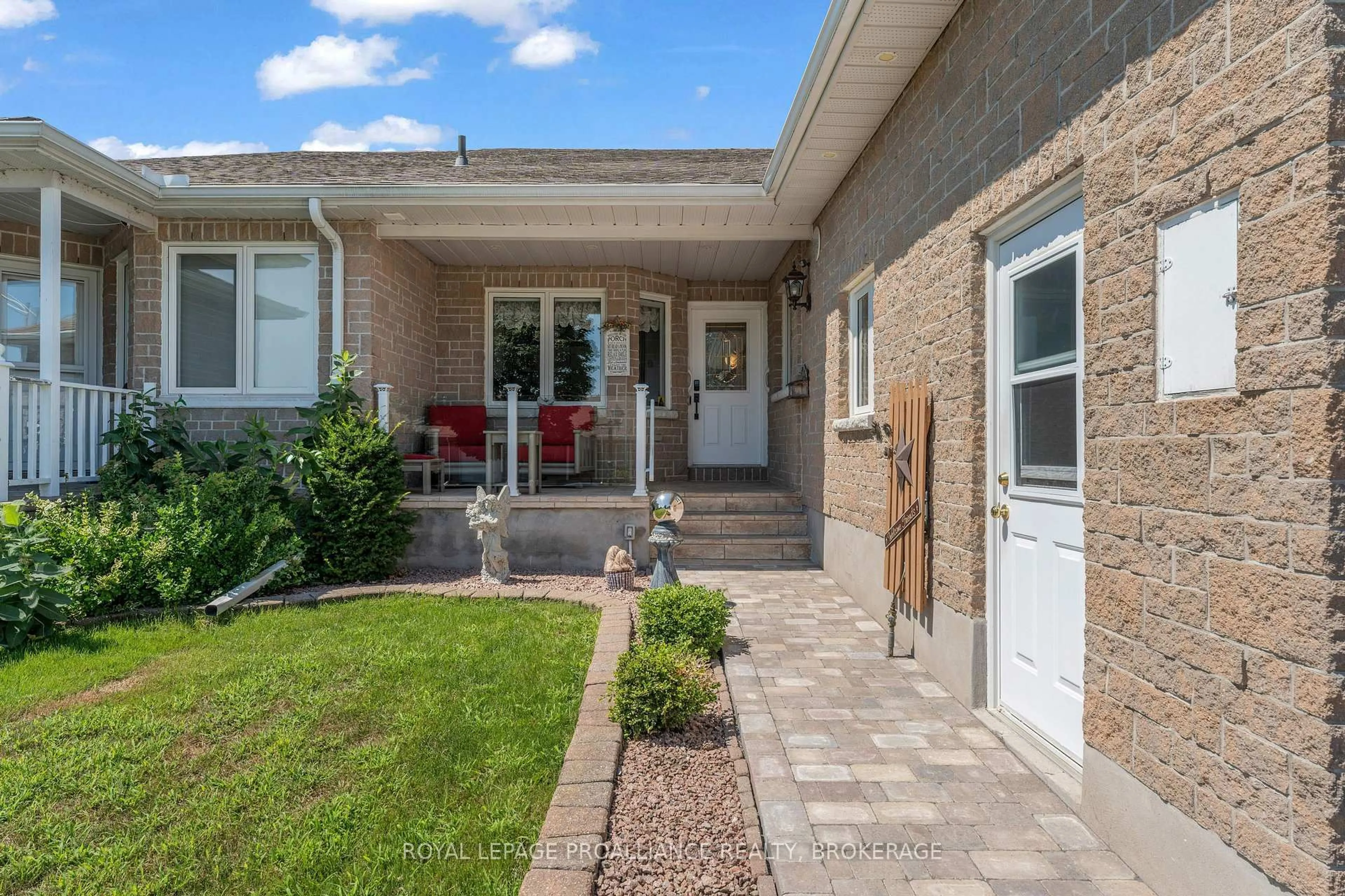 Patio, street for 523 Trimble Gate, Kingston Ontario K7M 8Z2
