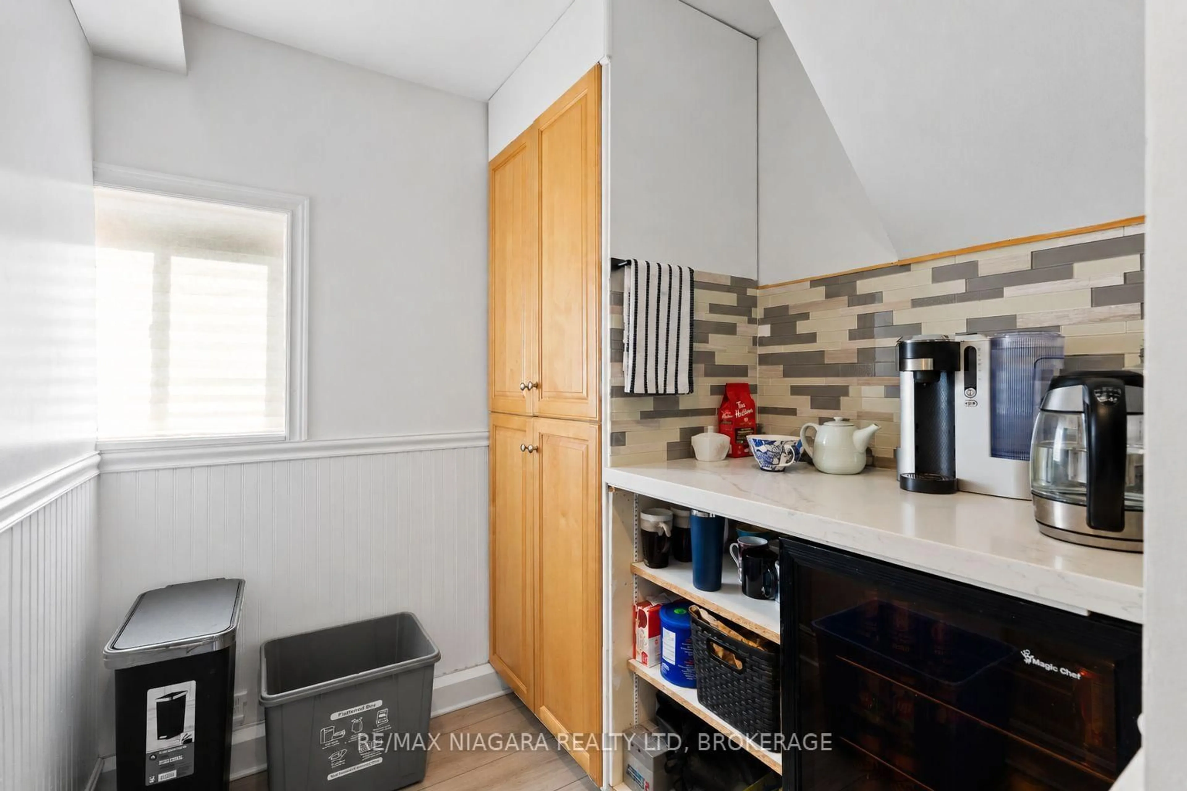 Standard kitchen, ceramic/tile floor for 85 MAIN St, Port Colborne Ontario L3K 3V1