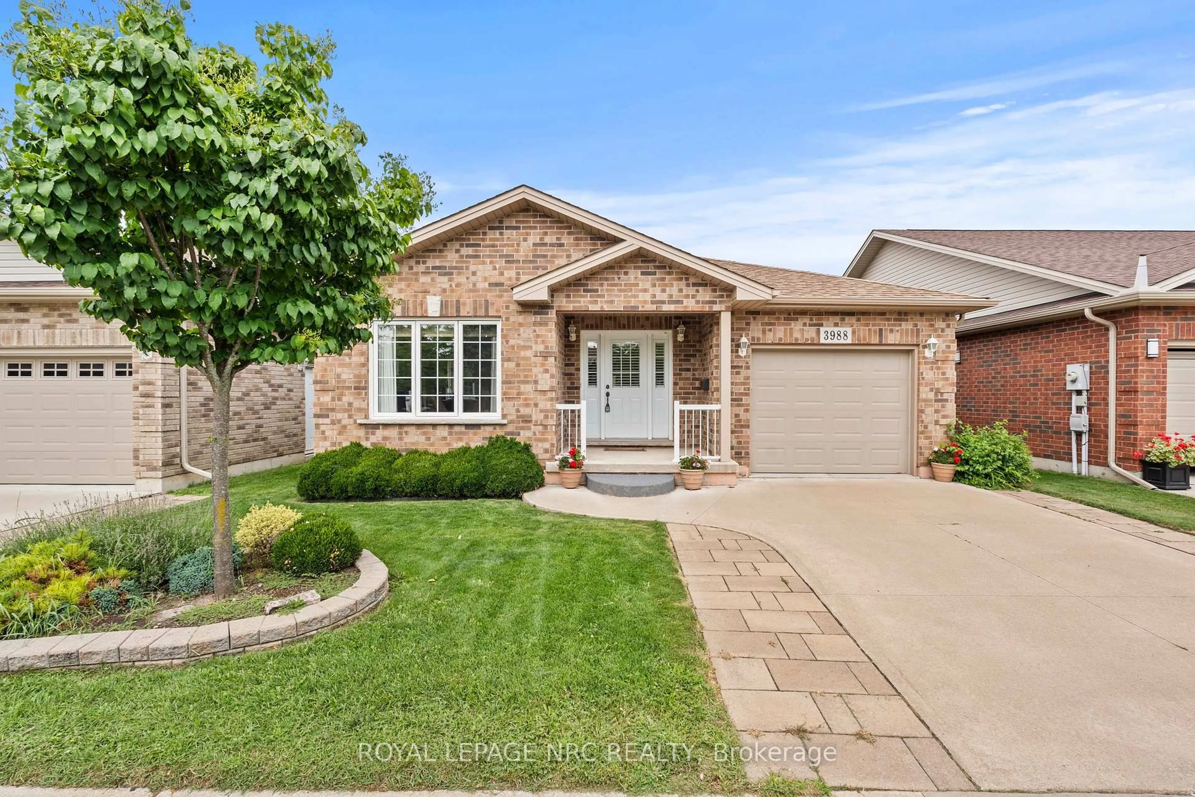 Home with brick exterior material, street for 3988 Sunset Lane, Lincoln Ontario L0R 2C0