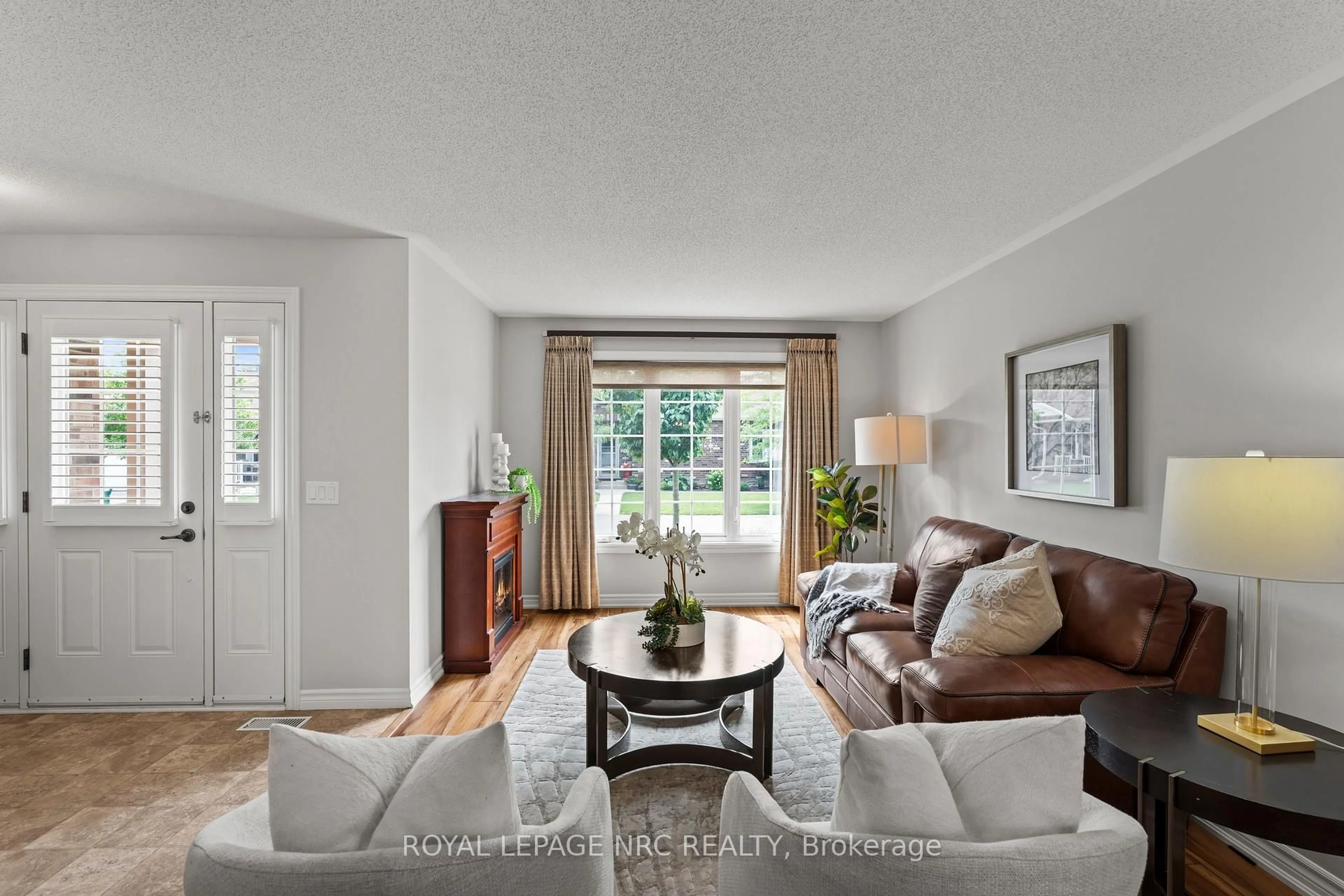 Living room with furniture, unknown for 3988 Sunset Lane, Lincoln Ontario L0R 2C0