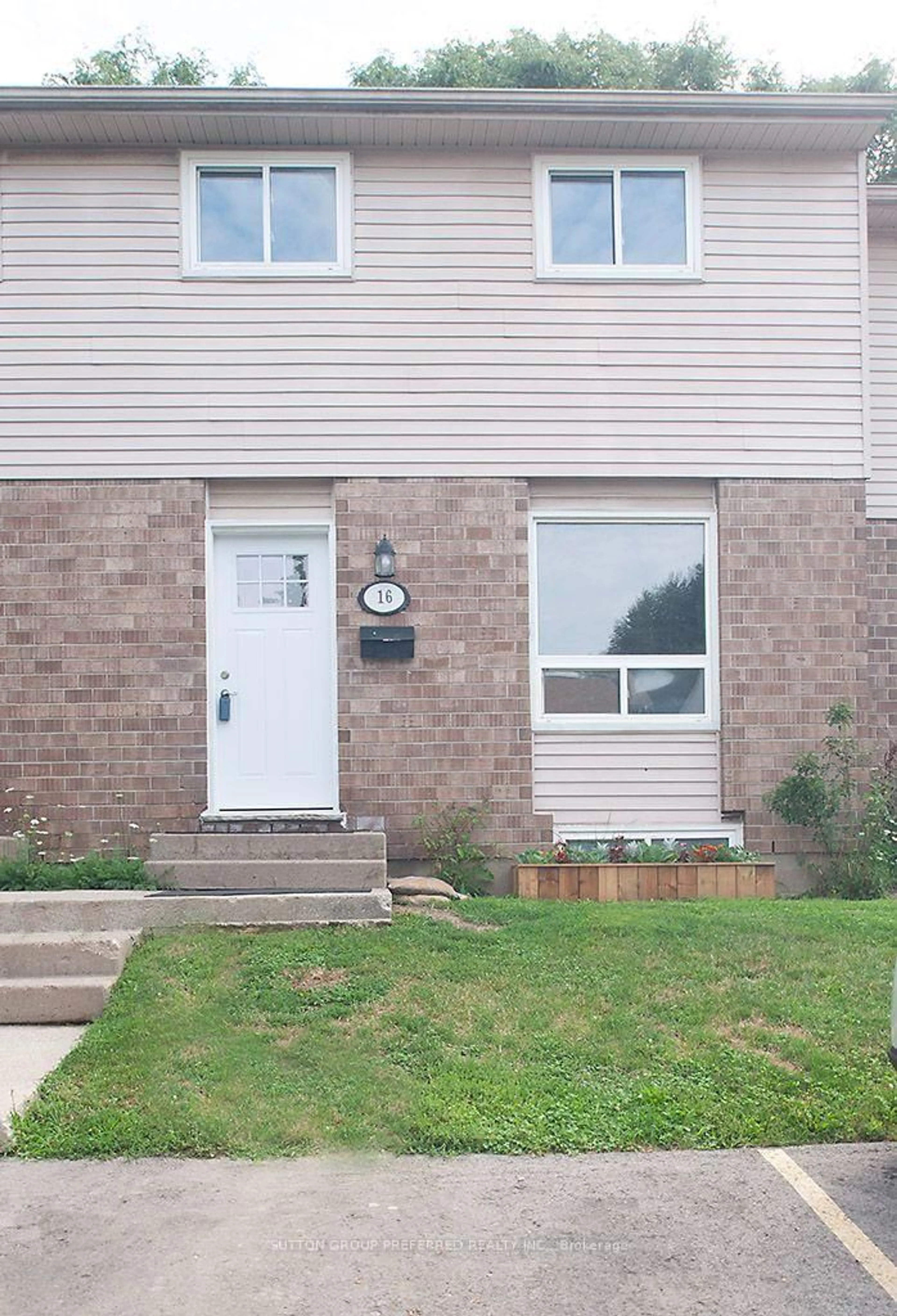 Home with vinyl exterior material, street for 311 Vesta Rd #16, London East Ontario N5Y 5H9