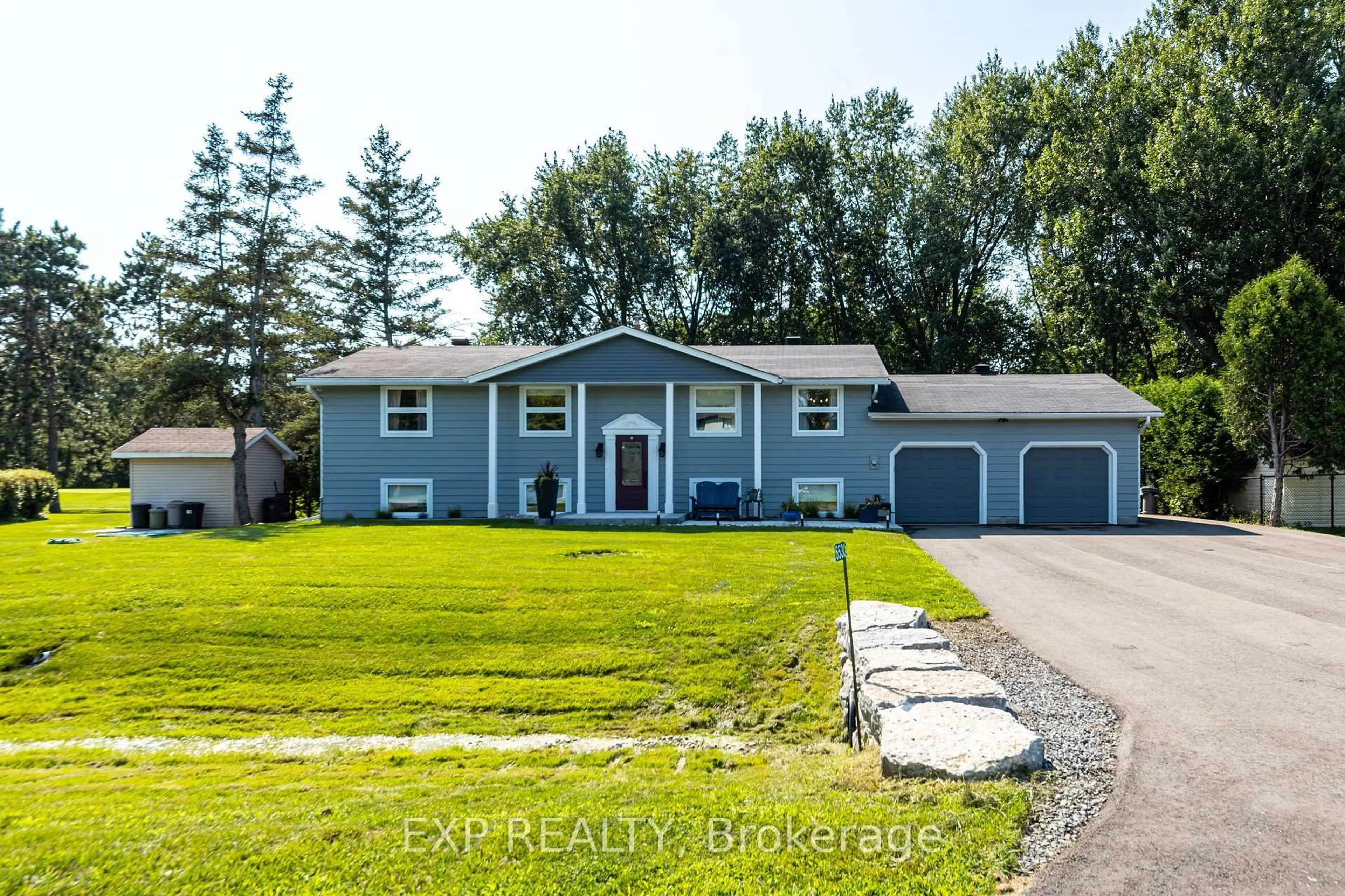 Home with vinyl exterior material, street for 6530 Bunker Rd, Manotick Ontario K4M 1B3