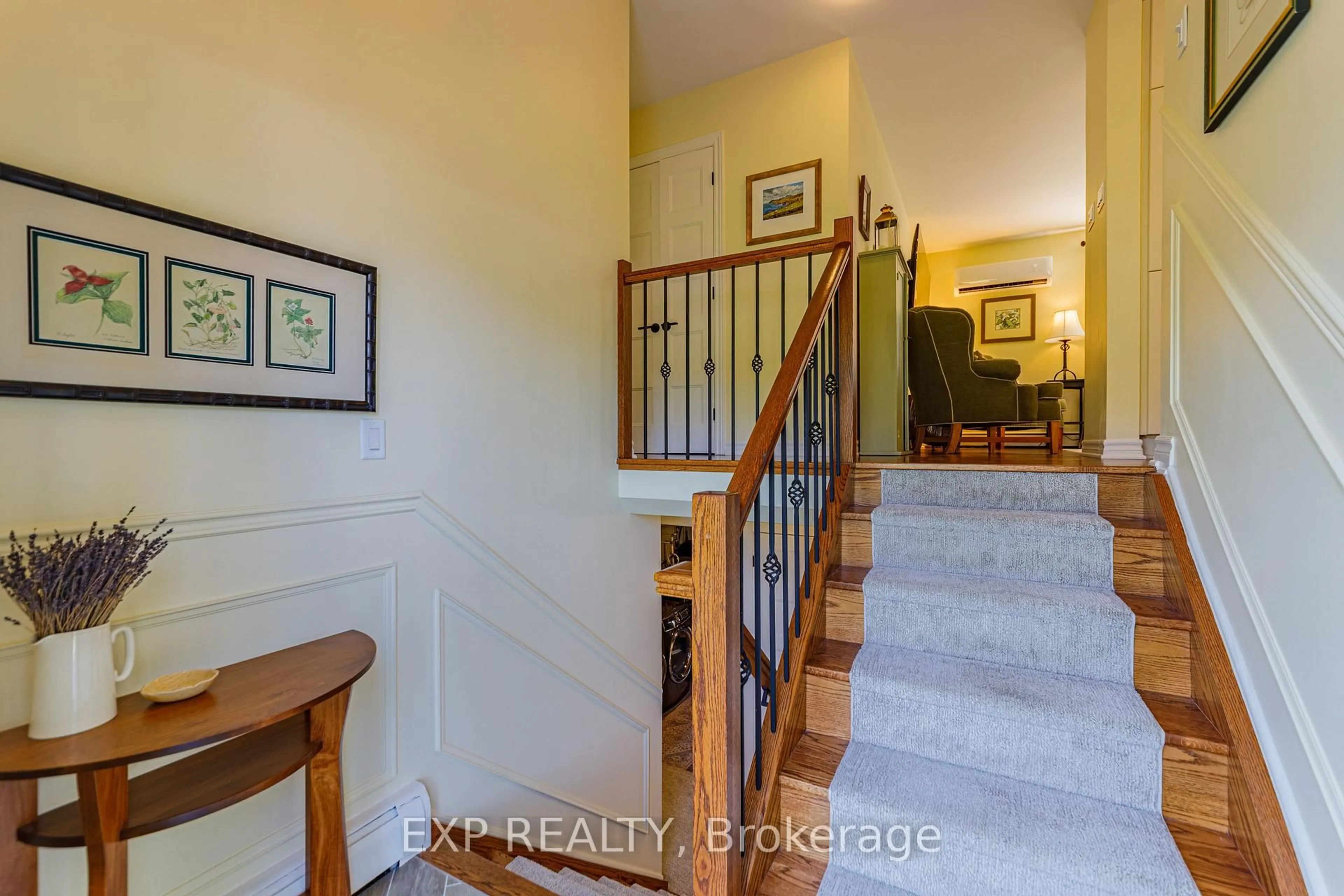 Indoor entryway for 6530 Bunker Rd, Manotick Ontario K4M 1B3