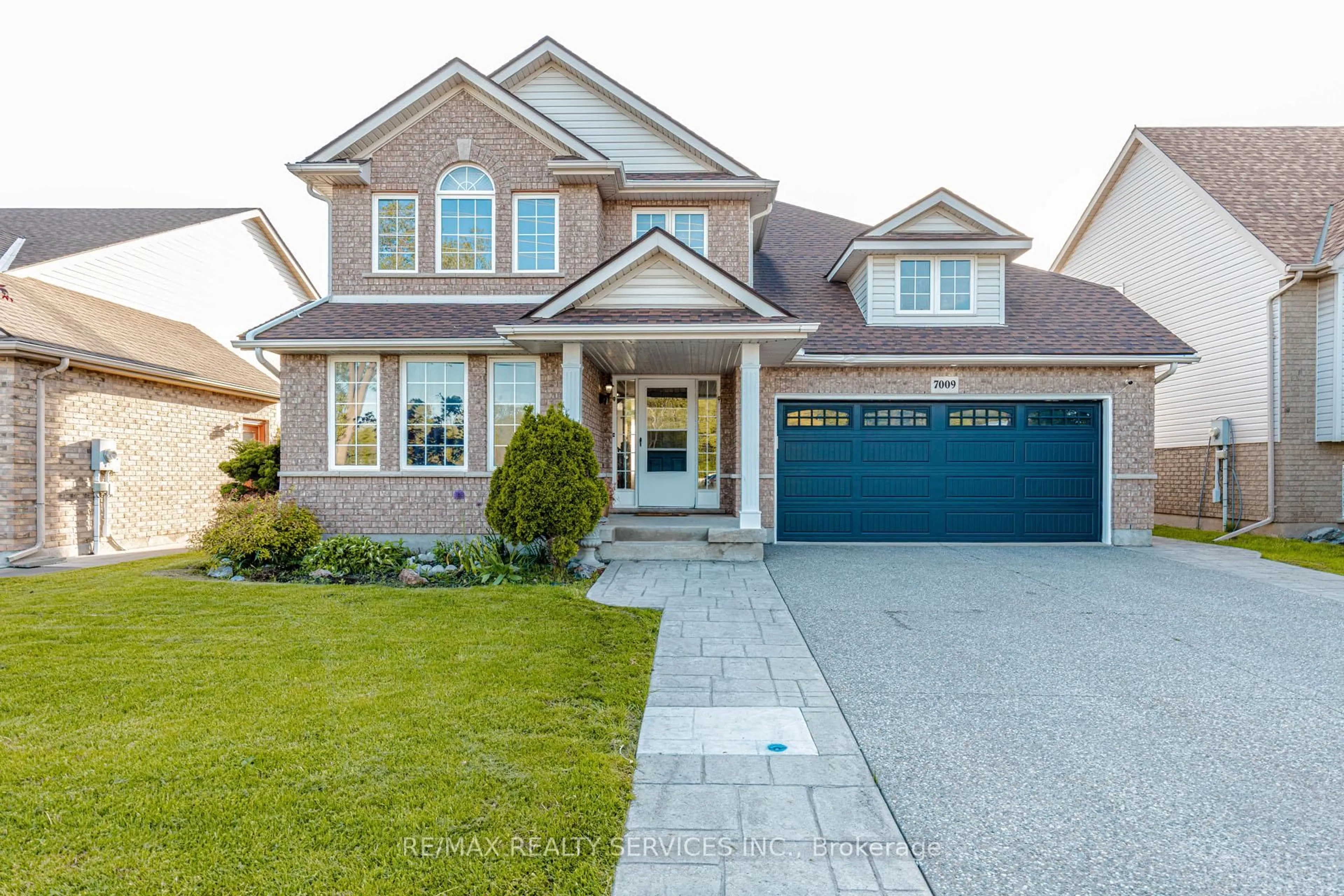 Home with brick exterior material, street for 7009 KALAR Rd, Niagara Falls Ontario L2H 3J6