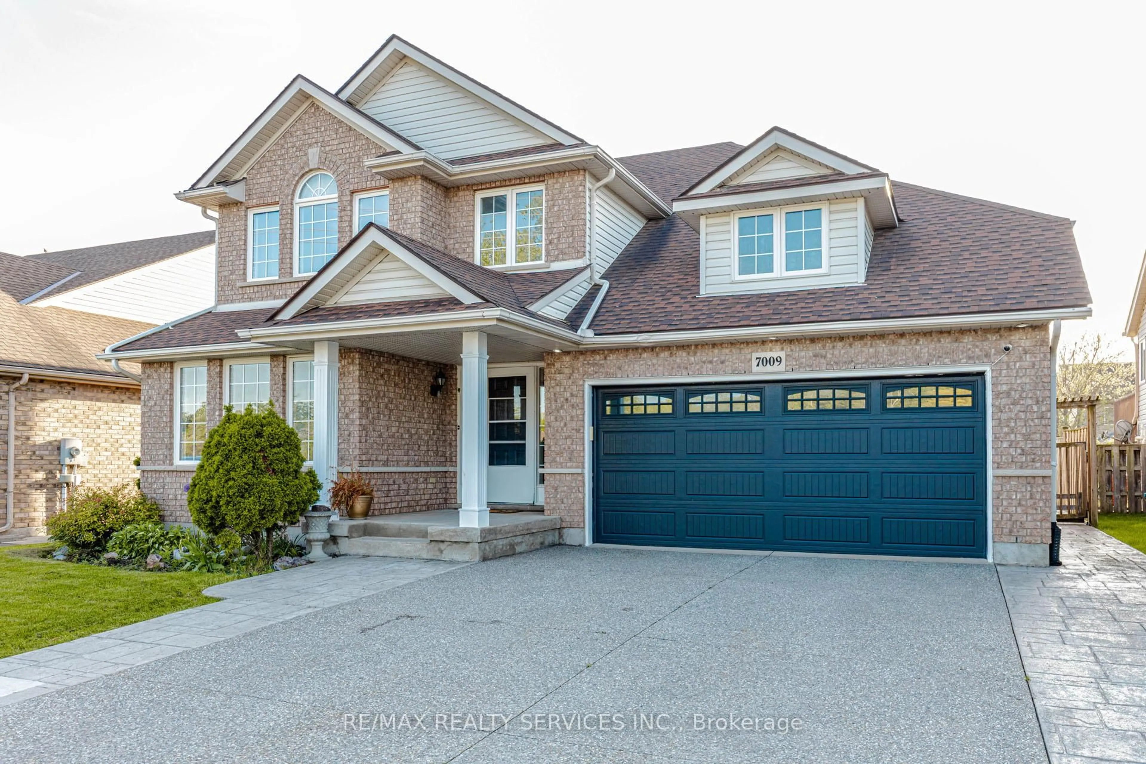 Home with brick exterior material, street for 7009 KALAR Rd, Niagara Falls Ontario L2H 3J6