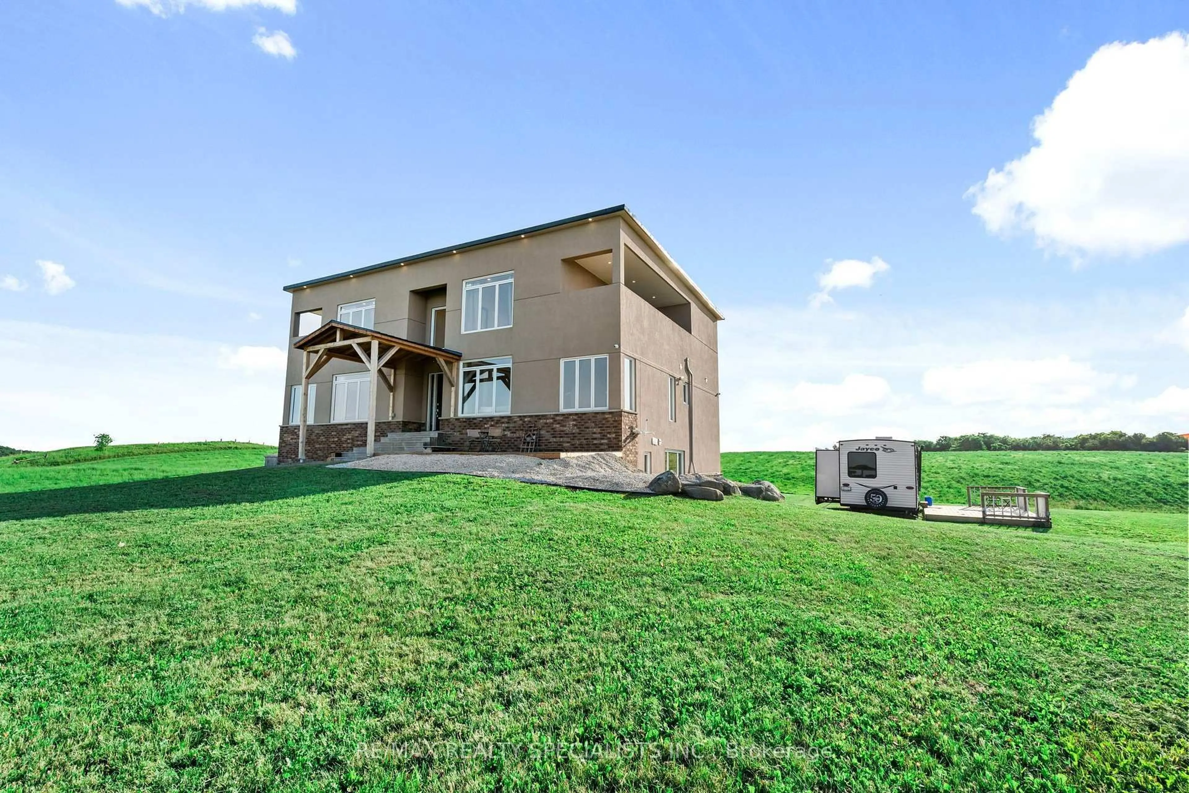 A pic from outside/outdoor area/front of a property/back of a property/a pic from drone, building for 676378 Centre Rd, Mulmur Ontario L9V 0E1