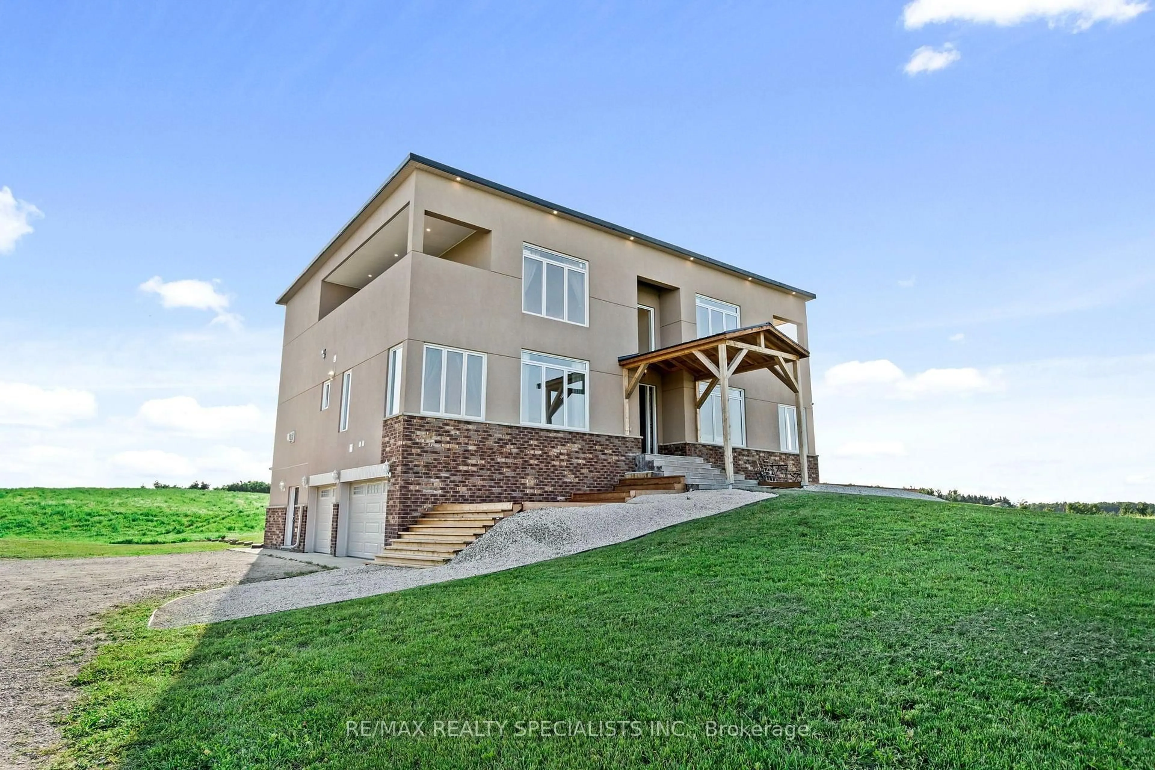 A pic from outside/outdoor area/front of a property/back of a property/a pic from drone, building for 676378 Centre Rd, Mulmur Ontario L9V 0E1