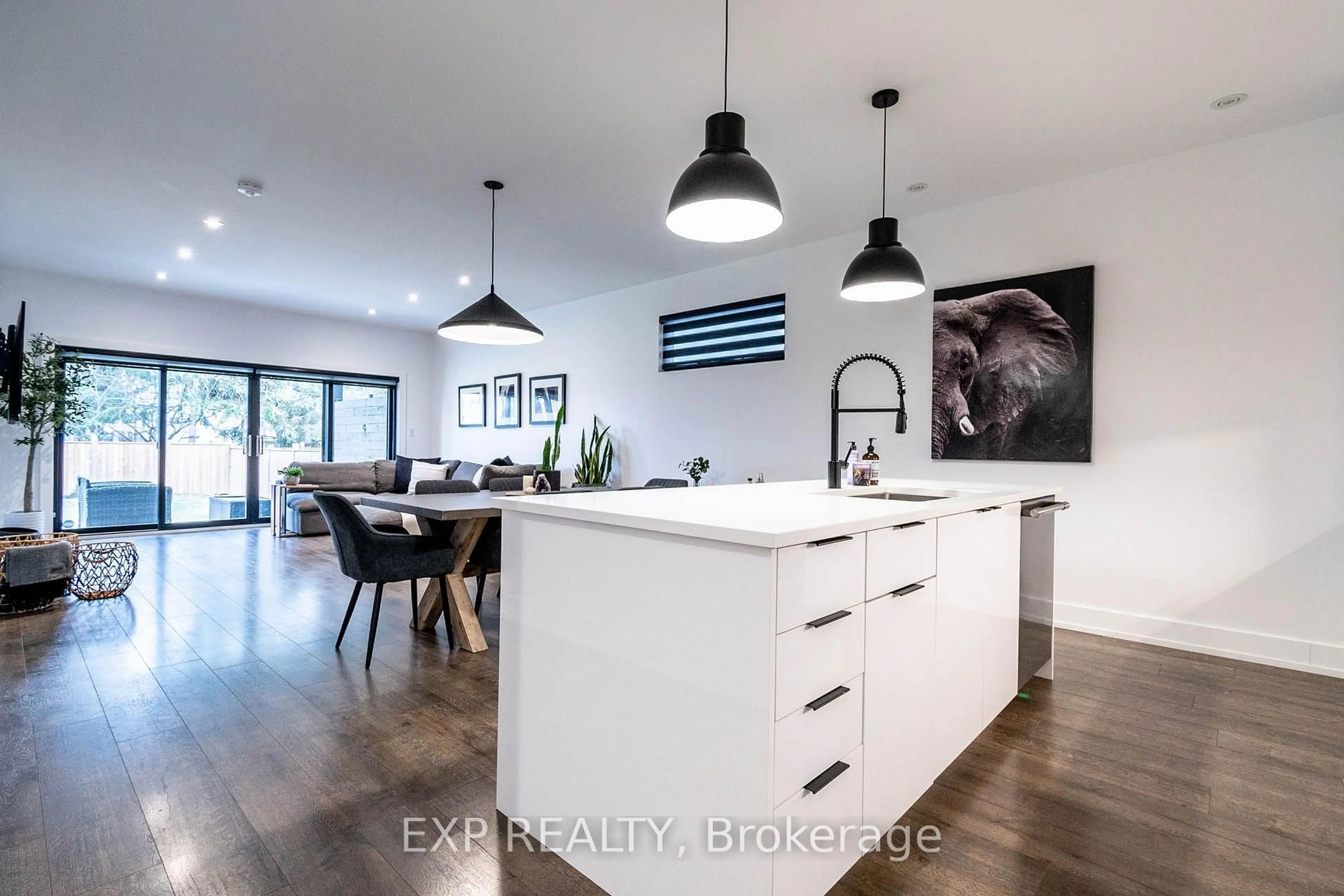 Contemporary kitchen, unknown for 8889 Angie Dr, Niagara Falls Ontario L2H 3W8