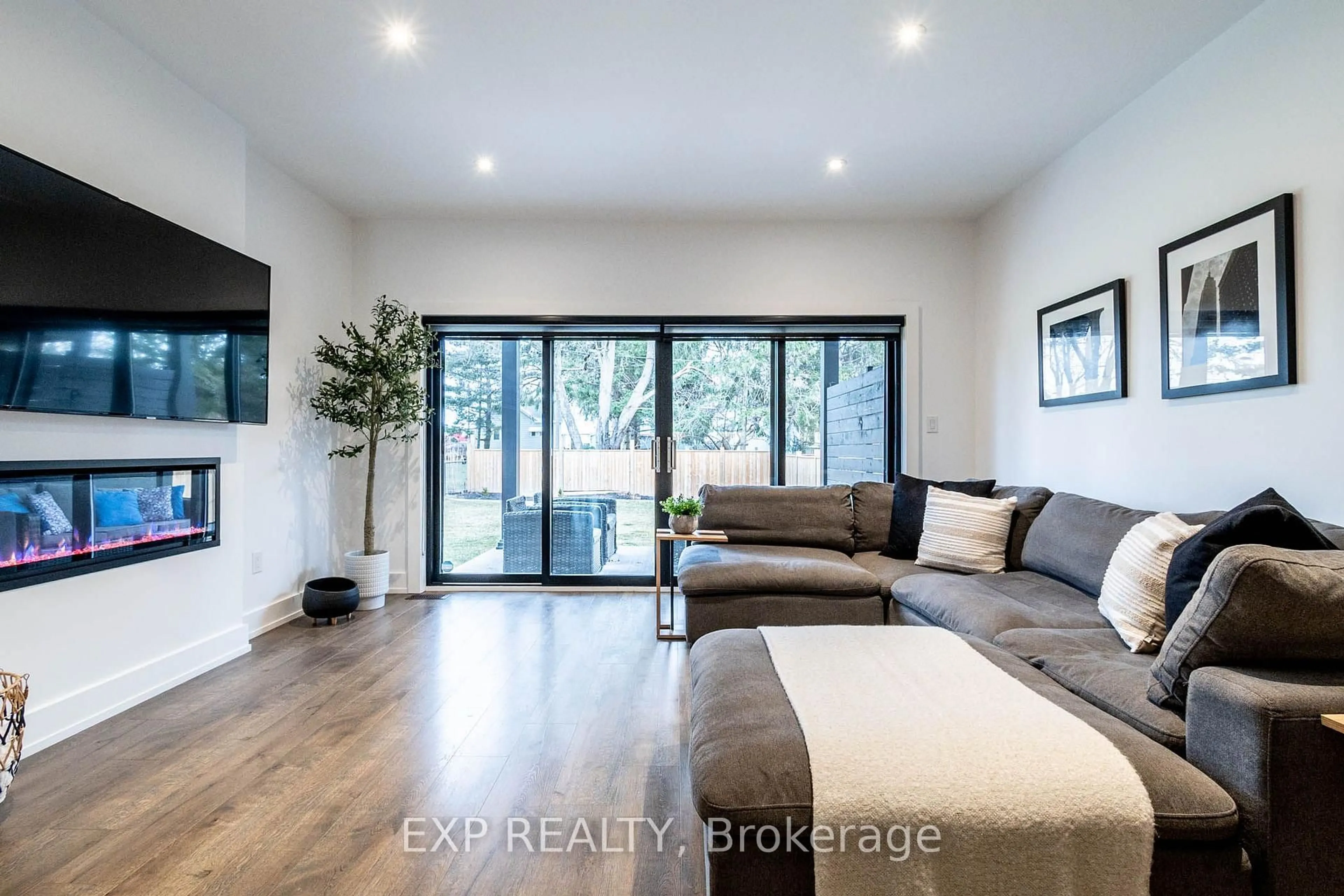 Living room with furniture, wood/laminate floor for 8889 Angie Dr, Niagara Falls Ontario L2H 3W8