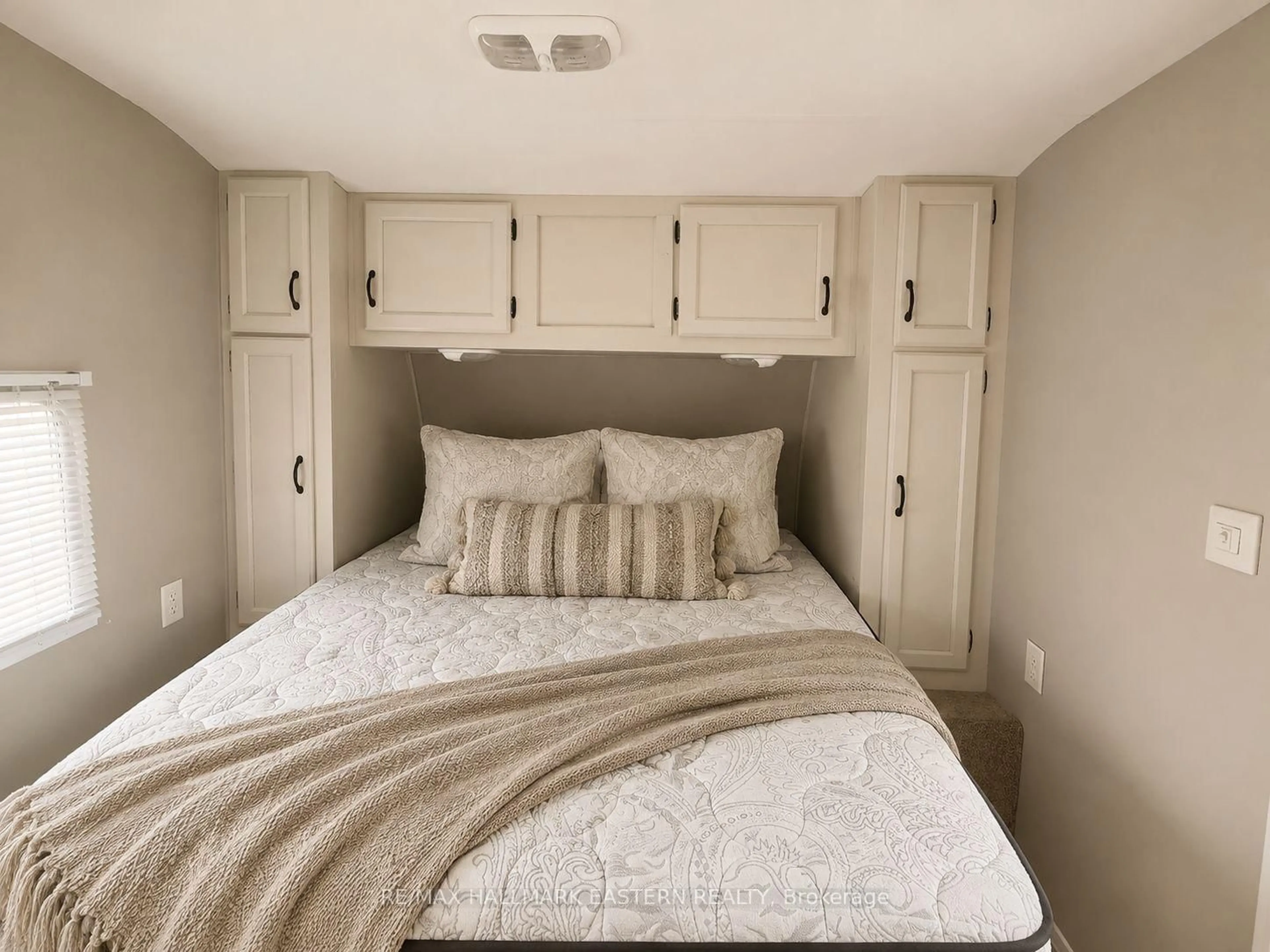 Bedroom with bed, unknown for 1280 Gail Park Dr ##10, Selwyn Ontario K0L 1T0