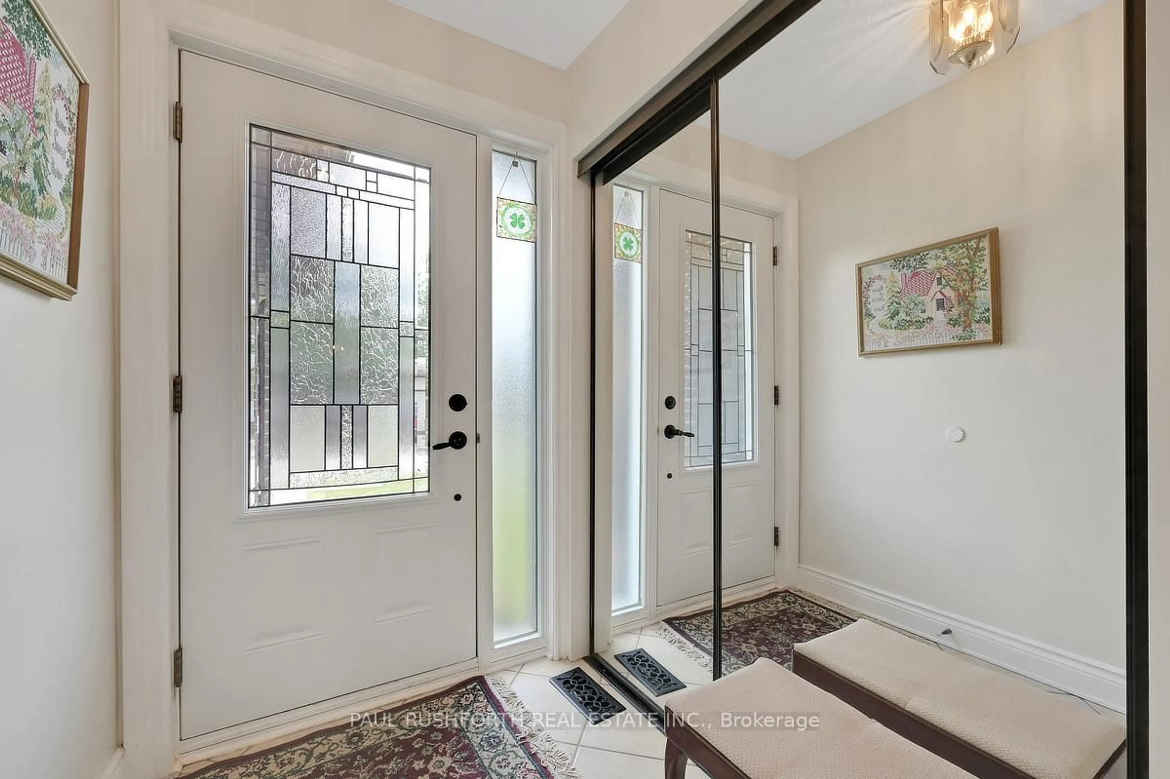 Indoor entryway for 6426 Nuggett Dr, Orleans Ontario K1C 4X8