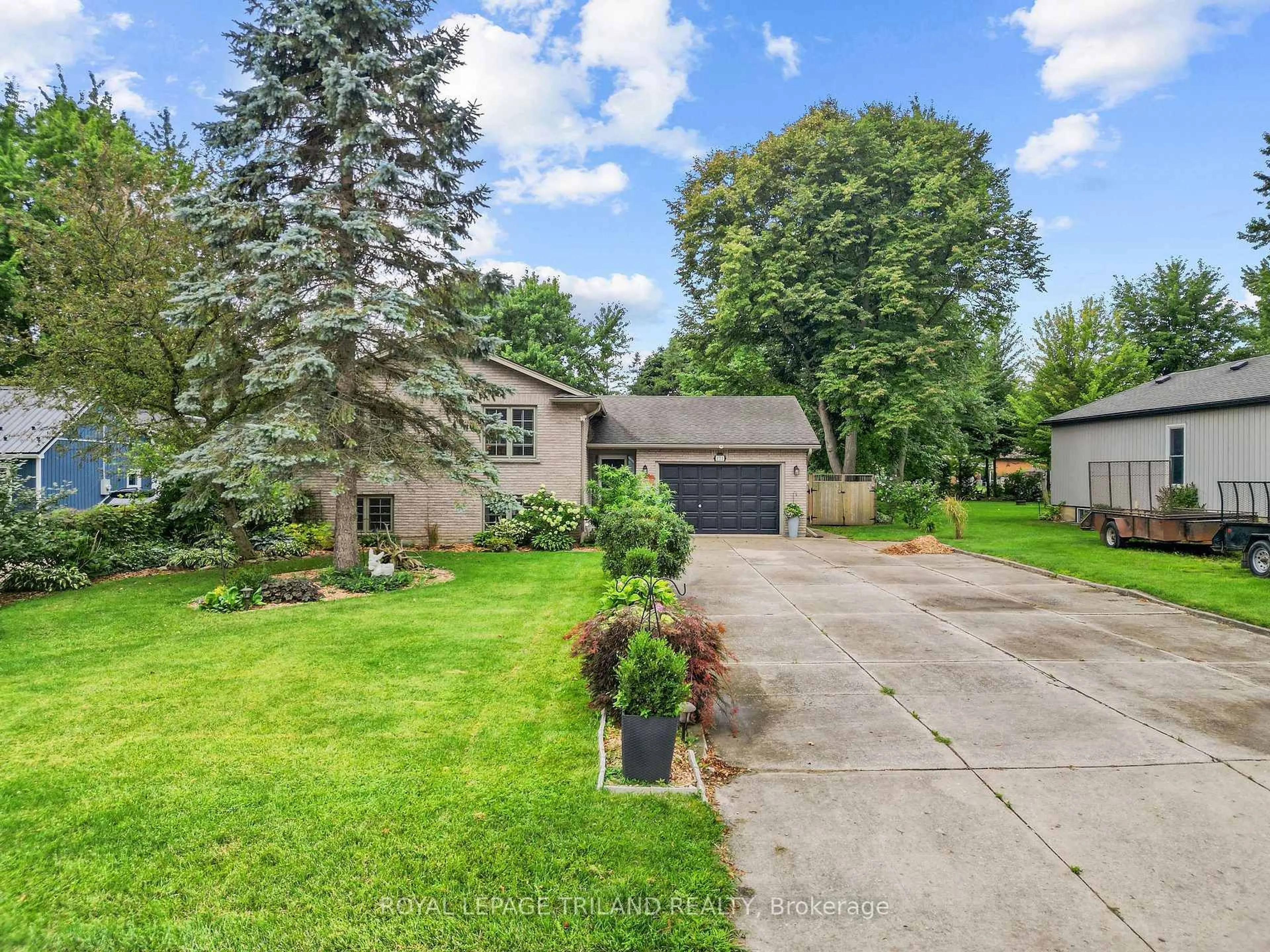 A pic from outside/outdoor area/front of a property/back of a property/a pic from drone, street for 172 Simpson St, Southwest Middlesex Ontario N0L 1M0
