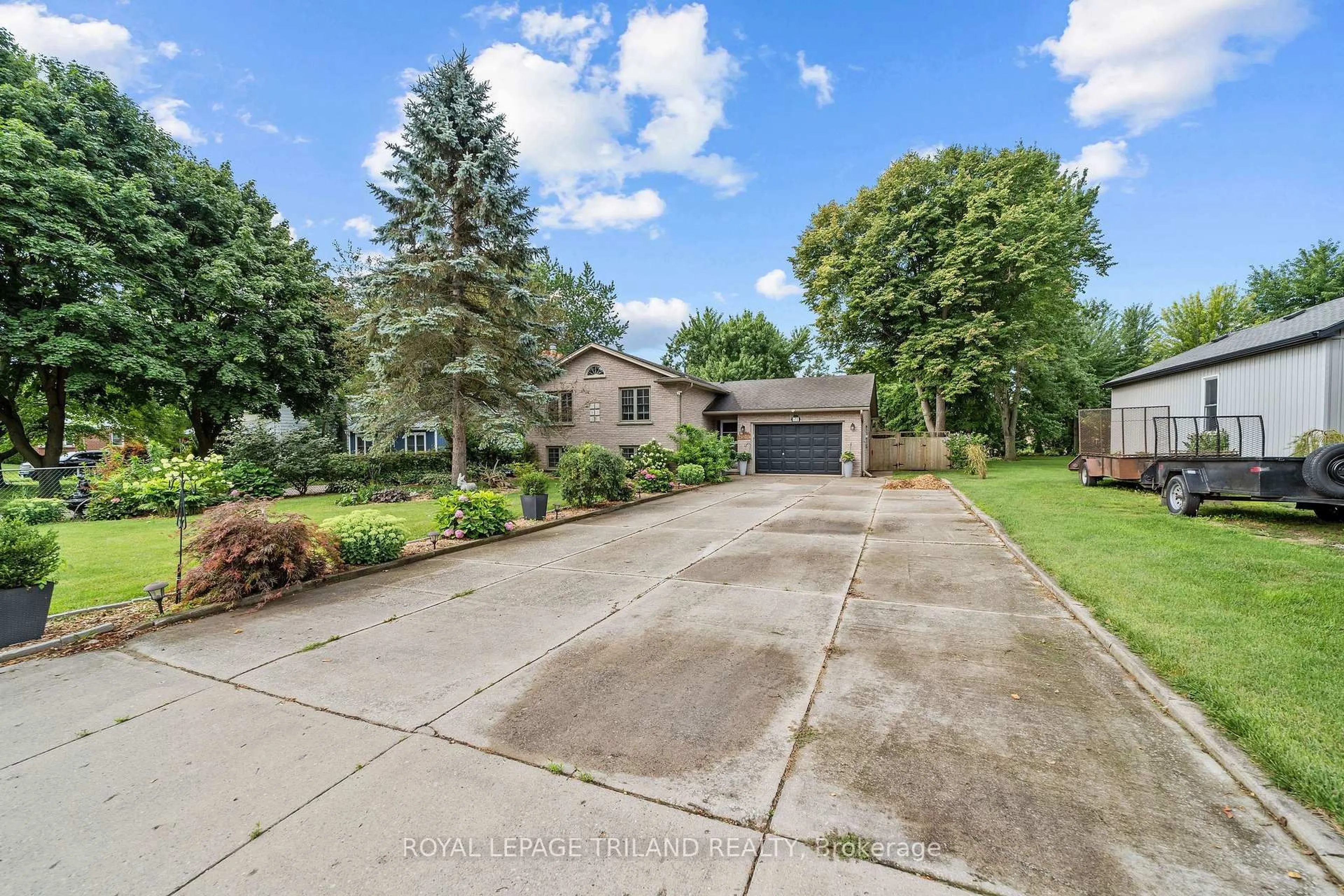 A pic from outside/outdoor area/front of a property/back of a property/a pic from drone, street for 172 Simpson St, Southwest Middlesex Ontario N0L 1M0