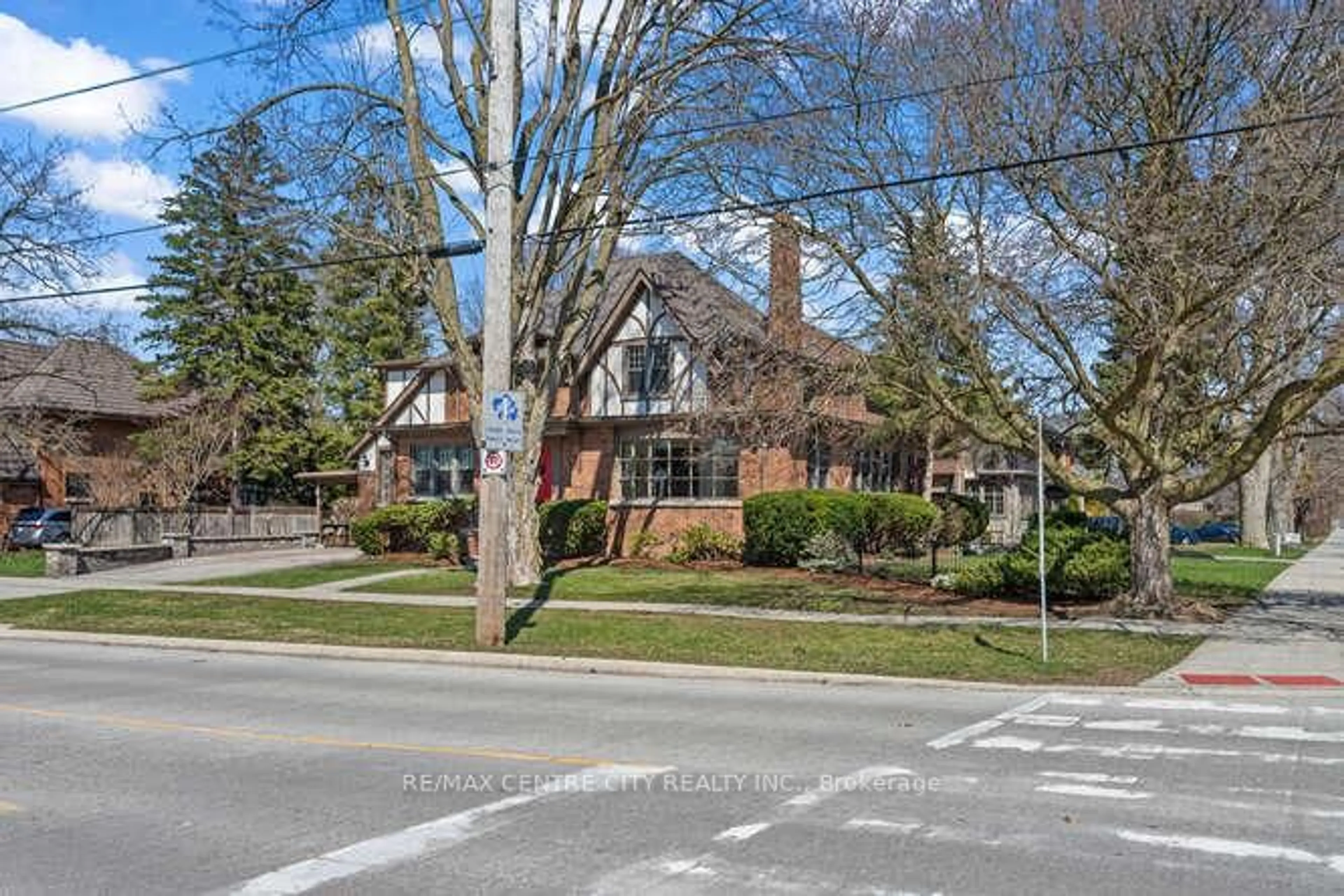 Unknown for 396 Victoria St, London East Ontario N5Y 4A9