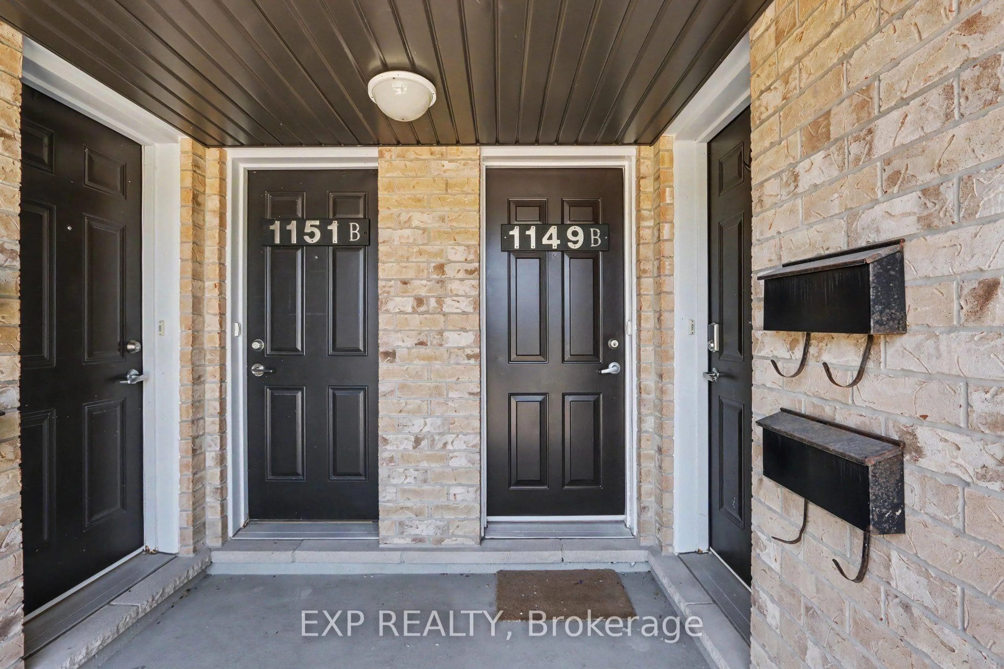 Indoor entryway for 1149 Longfields Dr #B, Ottawa Ontario K2J 5R5