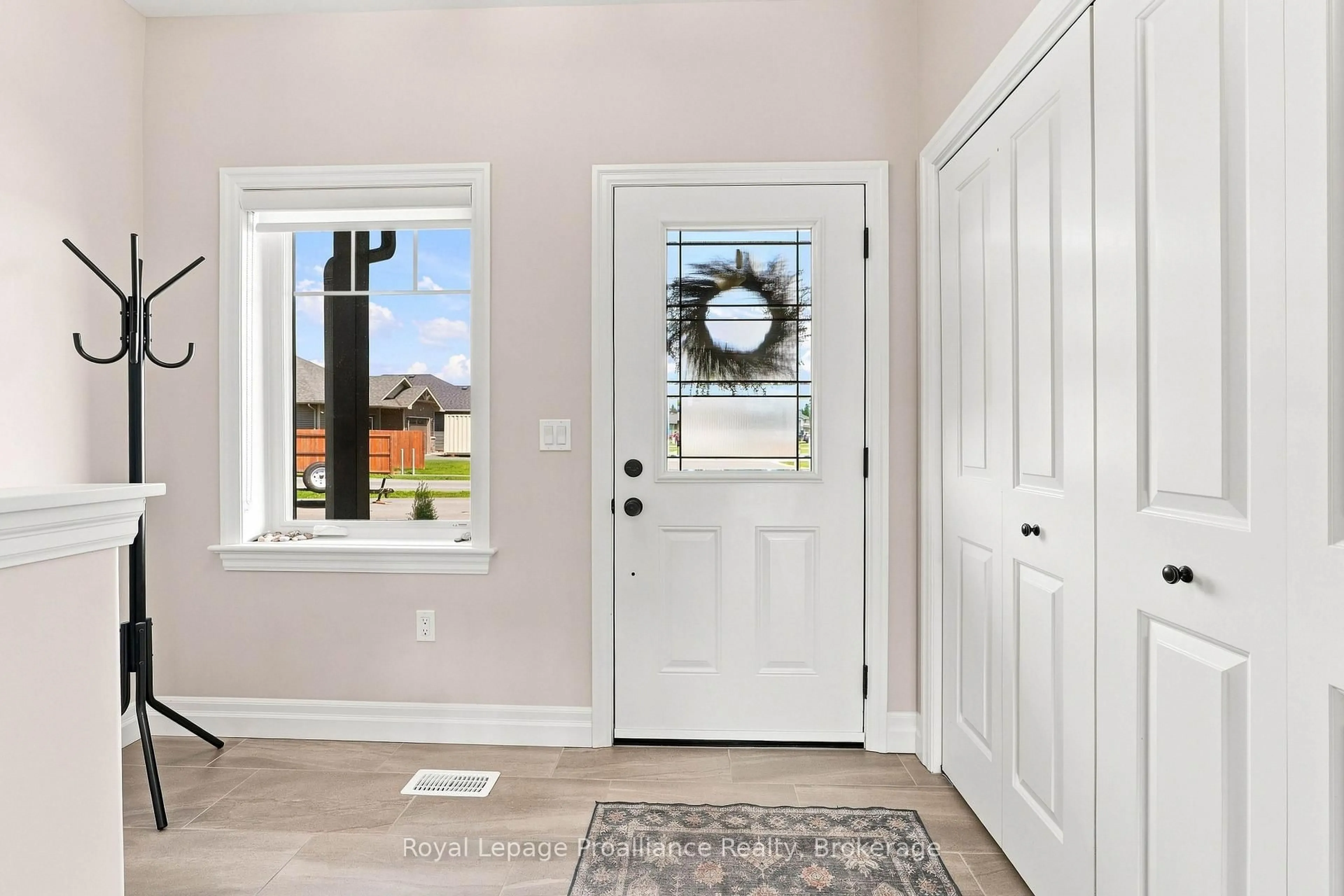 Indoor entryway for 58 Barley Tr, Stirling Ontario K0K 3E0