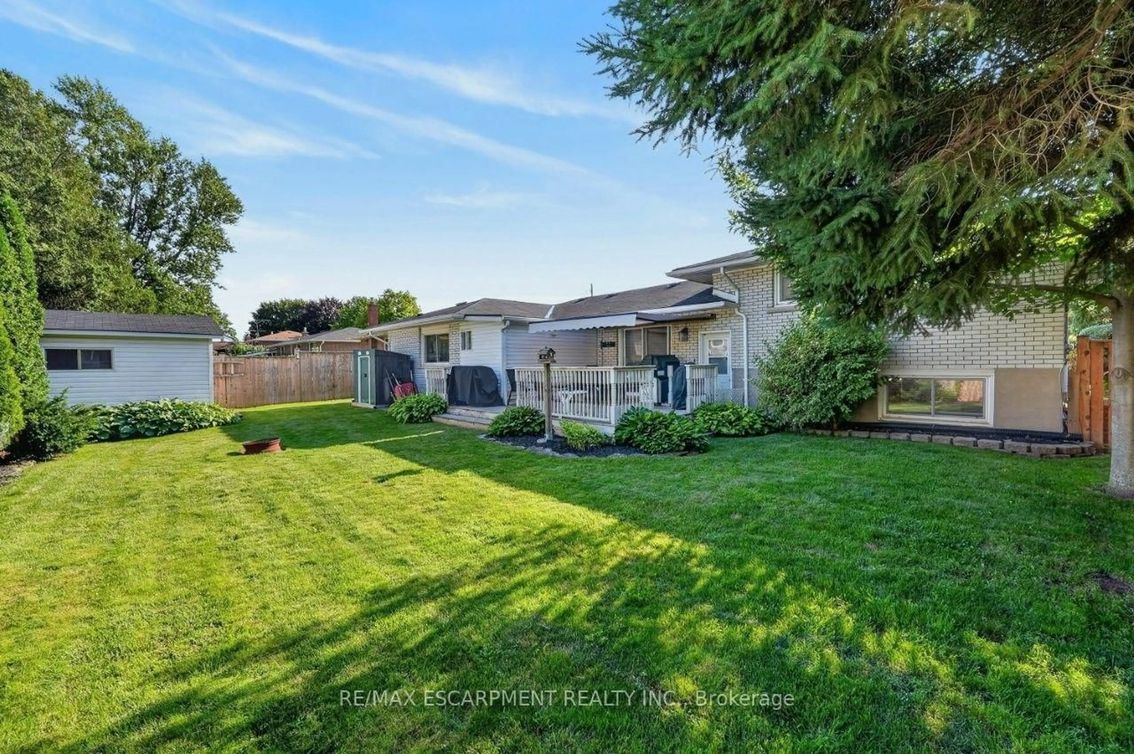 A pic from outside/outdoor area/front of a property/back of a property/a pic from drone, street for 4387 Jackson St, Lincoln Ontario L3J 0N9