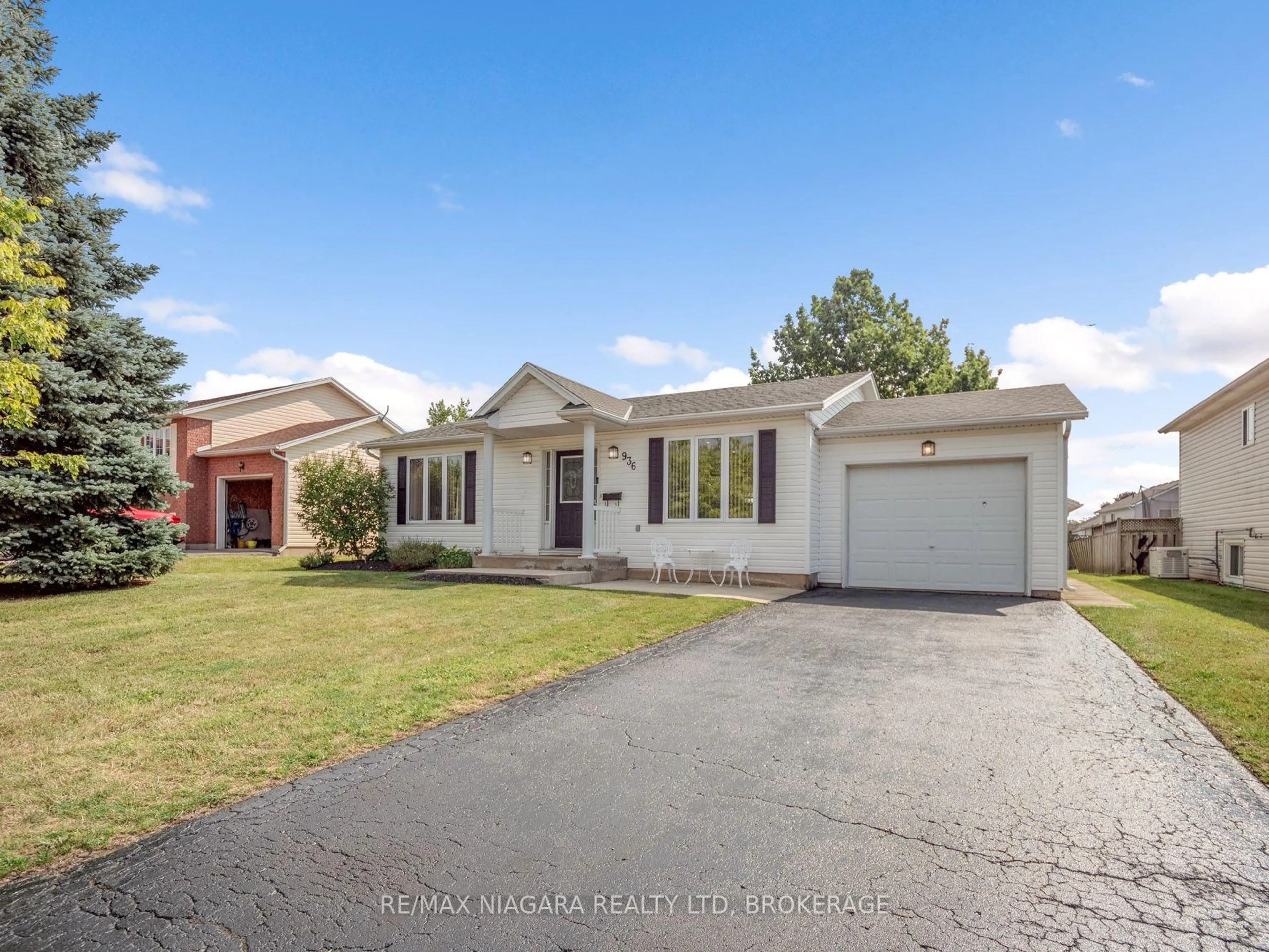 Home with vinyl exterior material, street for 936 Colette Rd, Fort Erie Ontario L2A 6G7