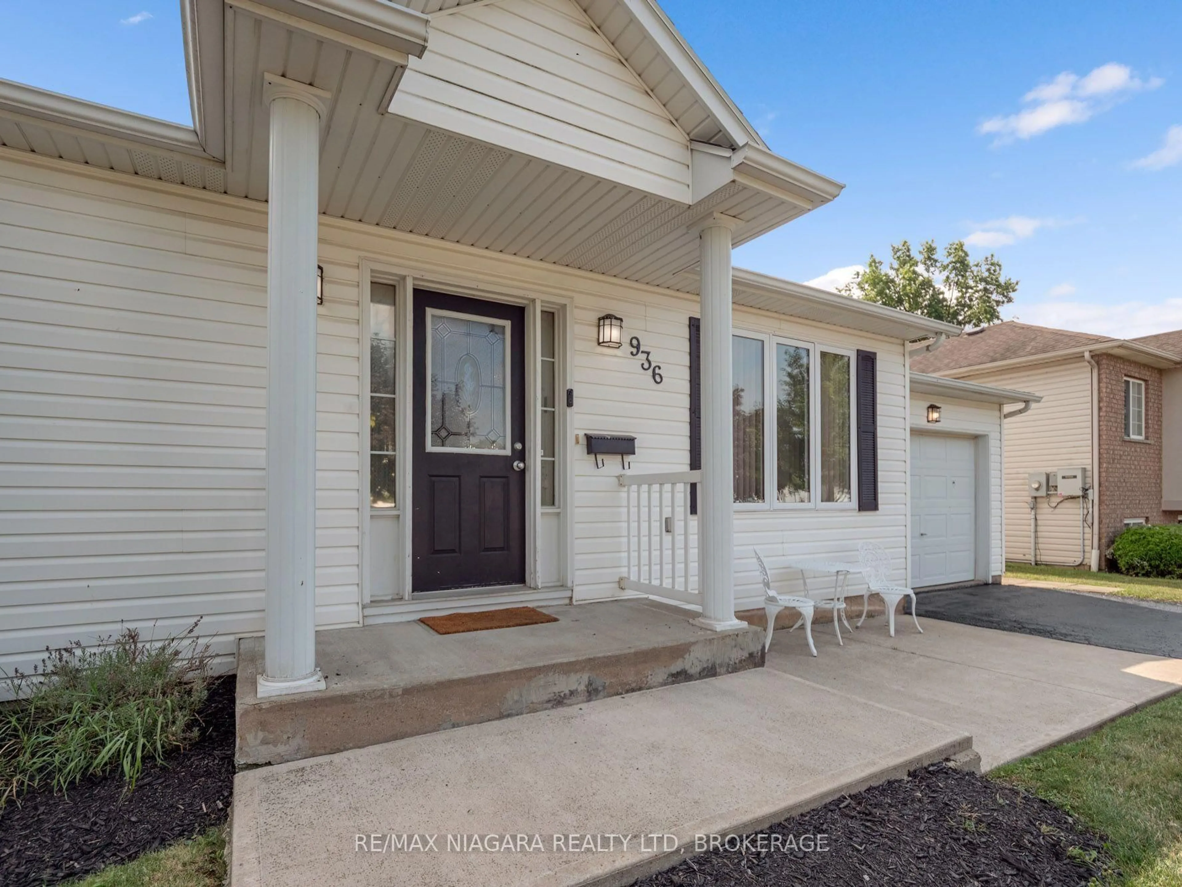 Home with vinyl exterior material, street for 936 Colette Rd, Fort Erie Ontario L2A 6G7