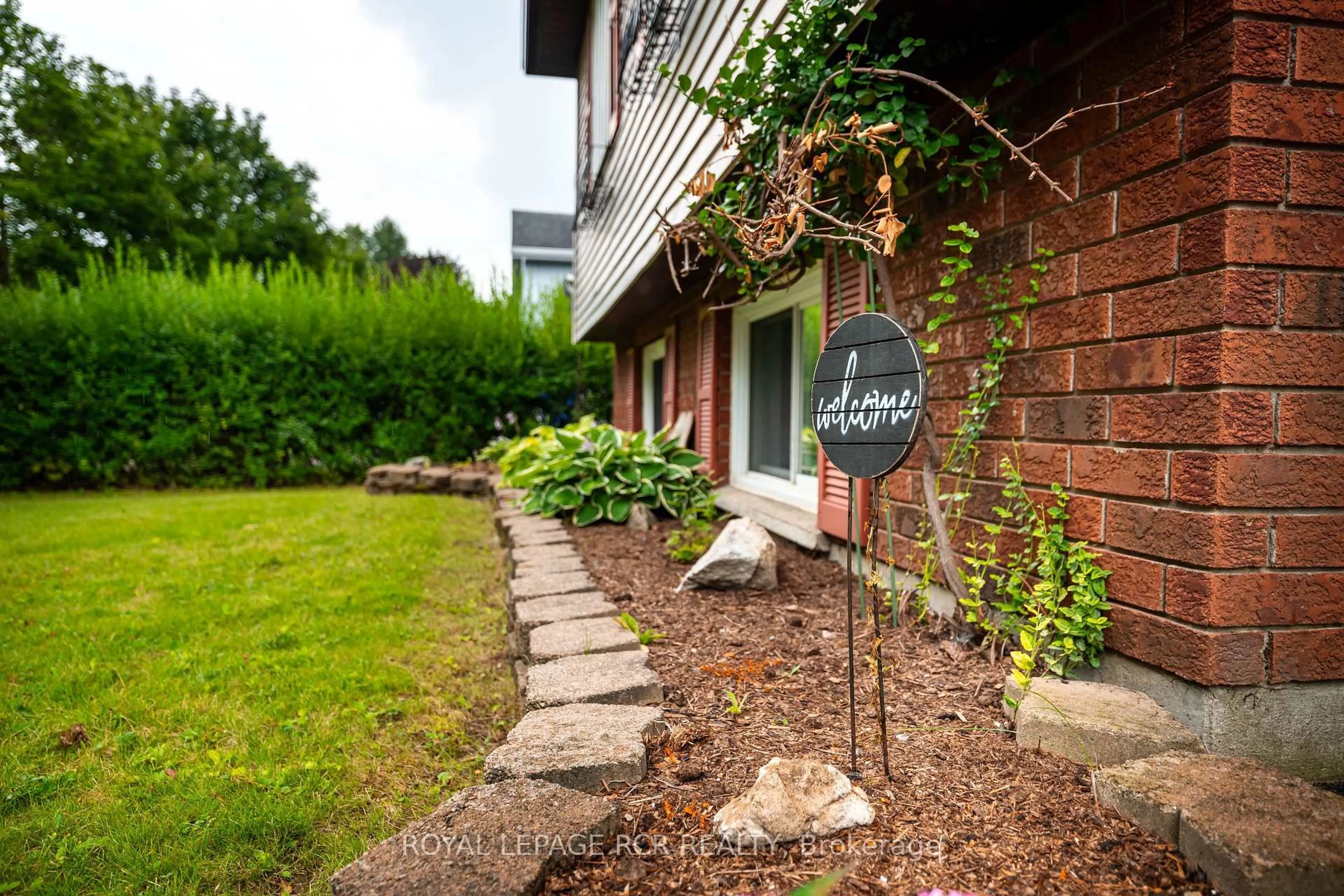 Patio, street for 169 Melissa Cres, Wellington North Ontario N0G 2L3