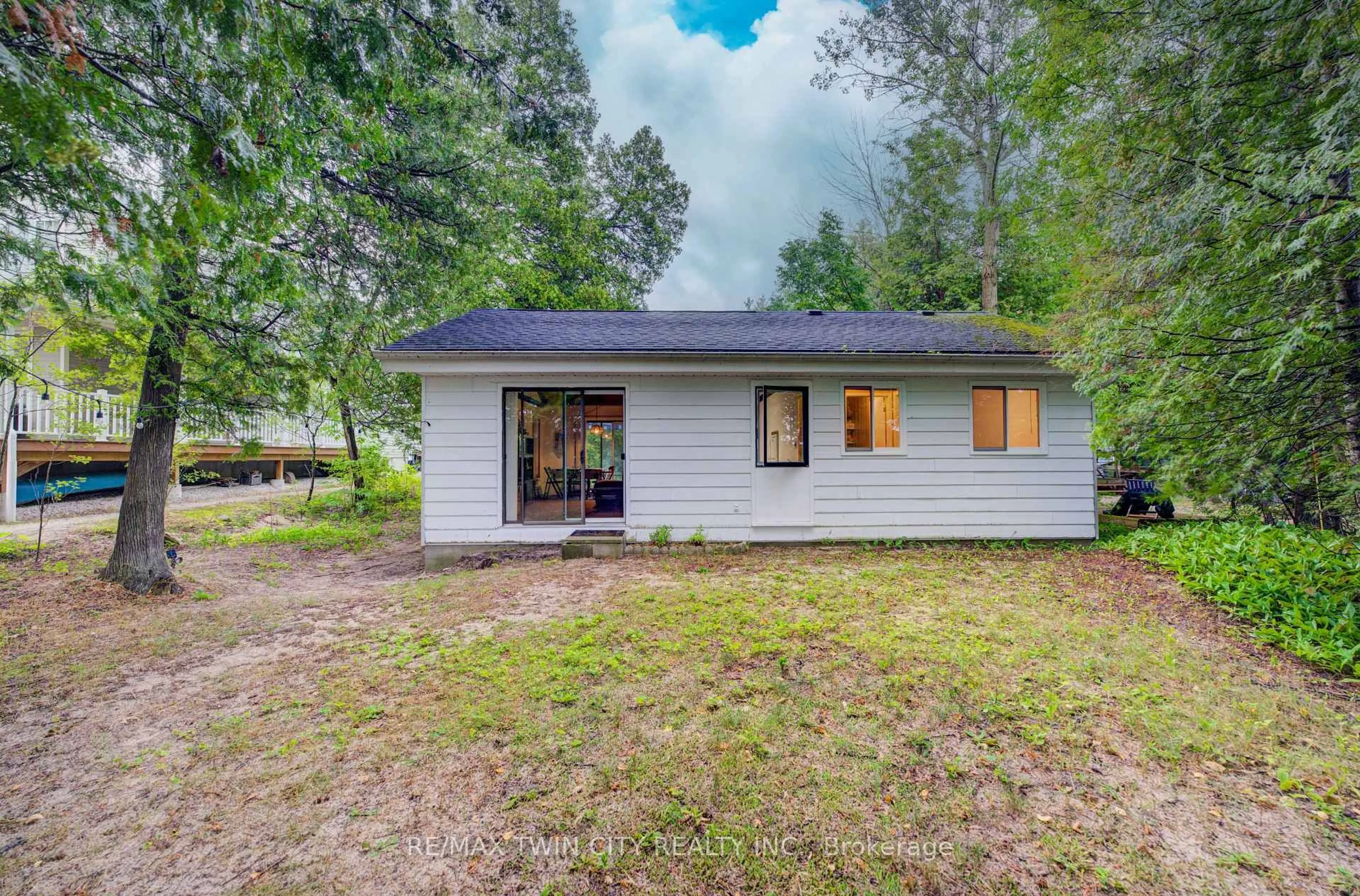 Home with vinyl exterior material, unknown for 757 Victoria Rd, Huron-Kinloss Ontario N0G 2R0