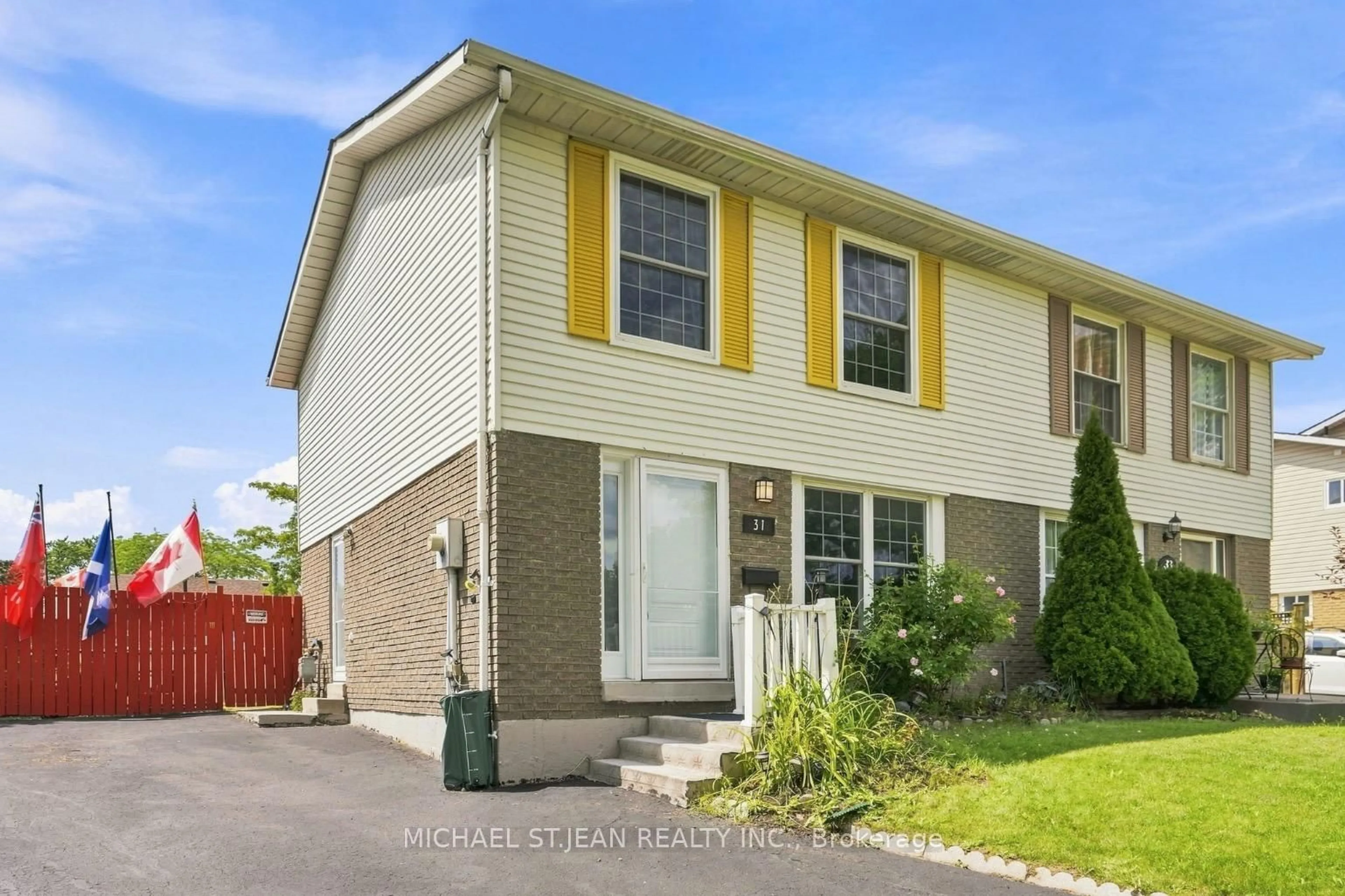 Home with brick exterior material, street for 31 Belleau St, Hamilton Ontario L8J 1N1