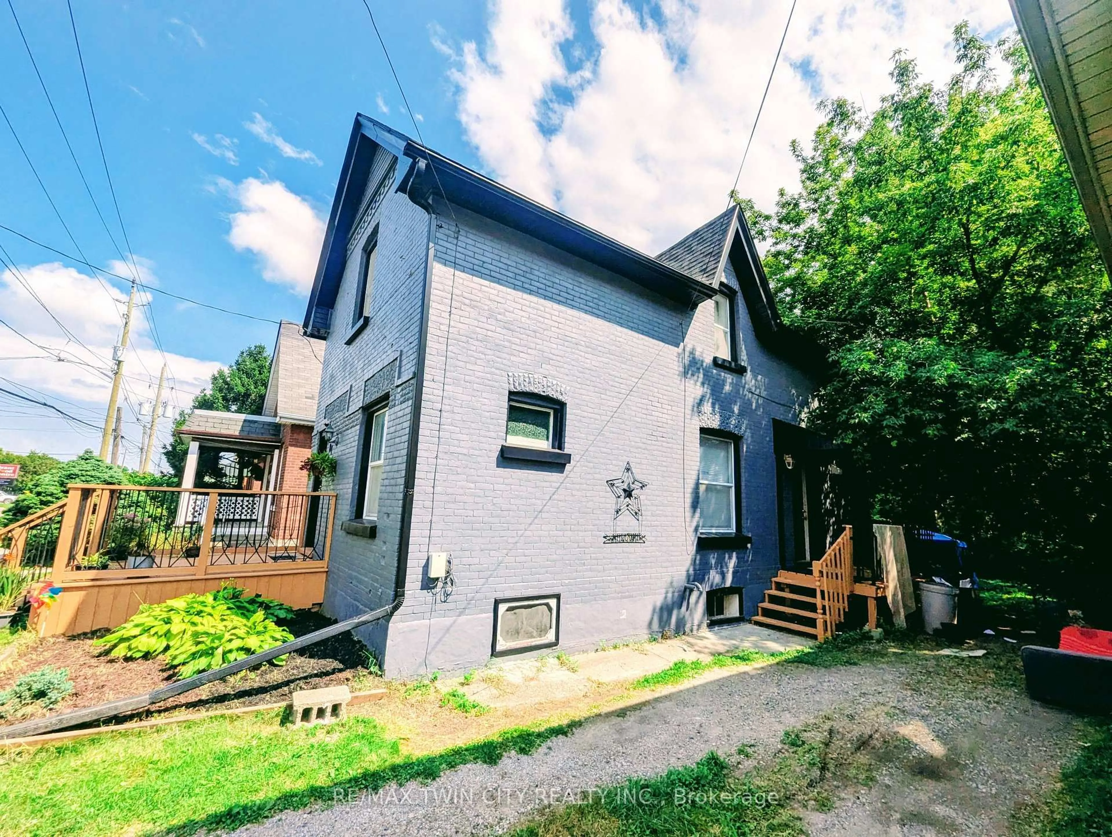 A pic from outside/outdoor area/front of a property/back of a property/a pic from drone, street for 81 Grey St, Brantford Ontario N3T 2T4