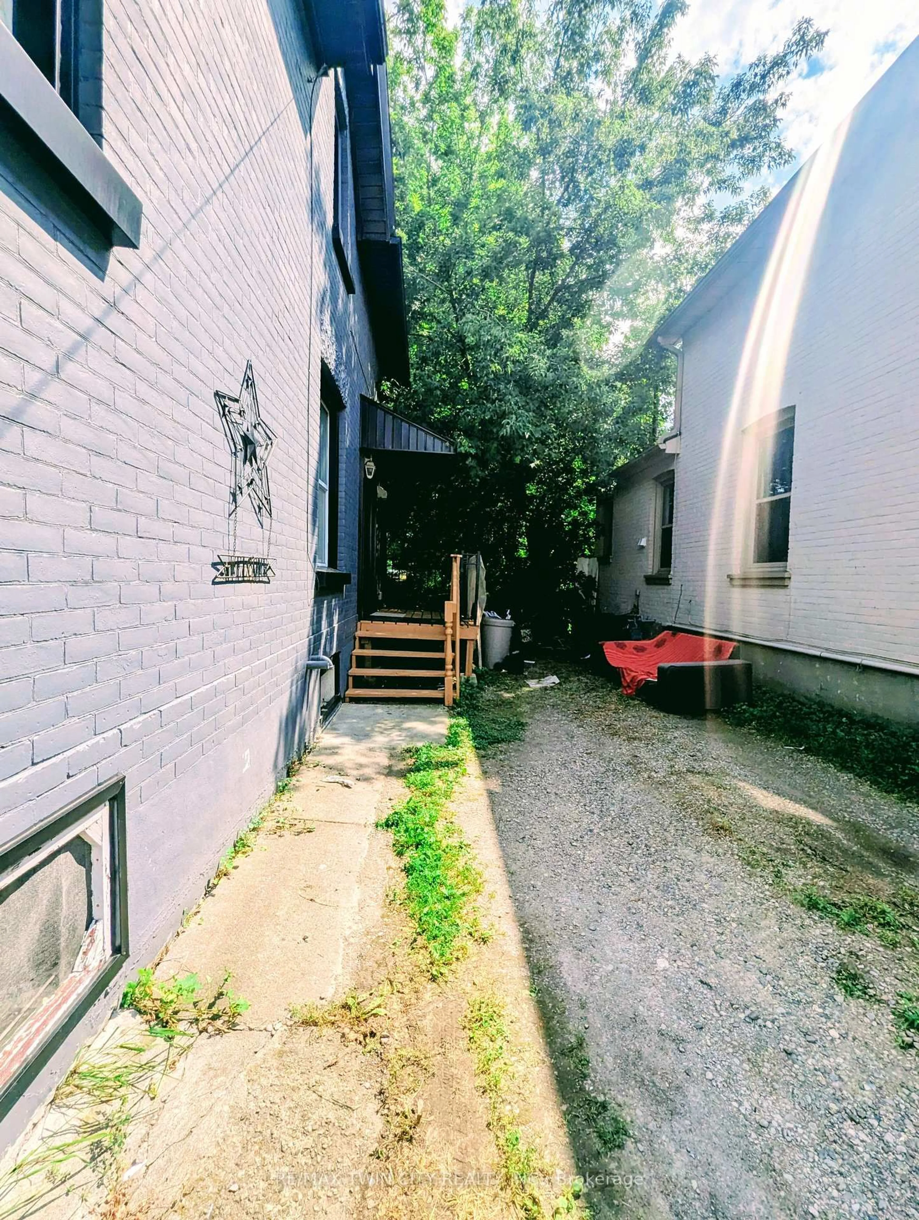 Unknown for 81 Grey St, Brantford Ontario N3T 2T4