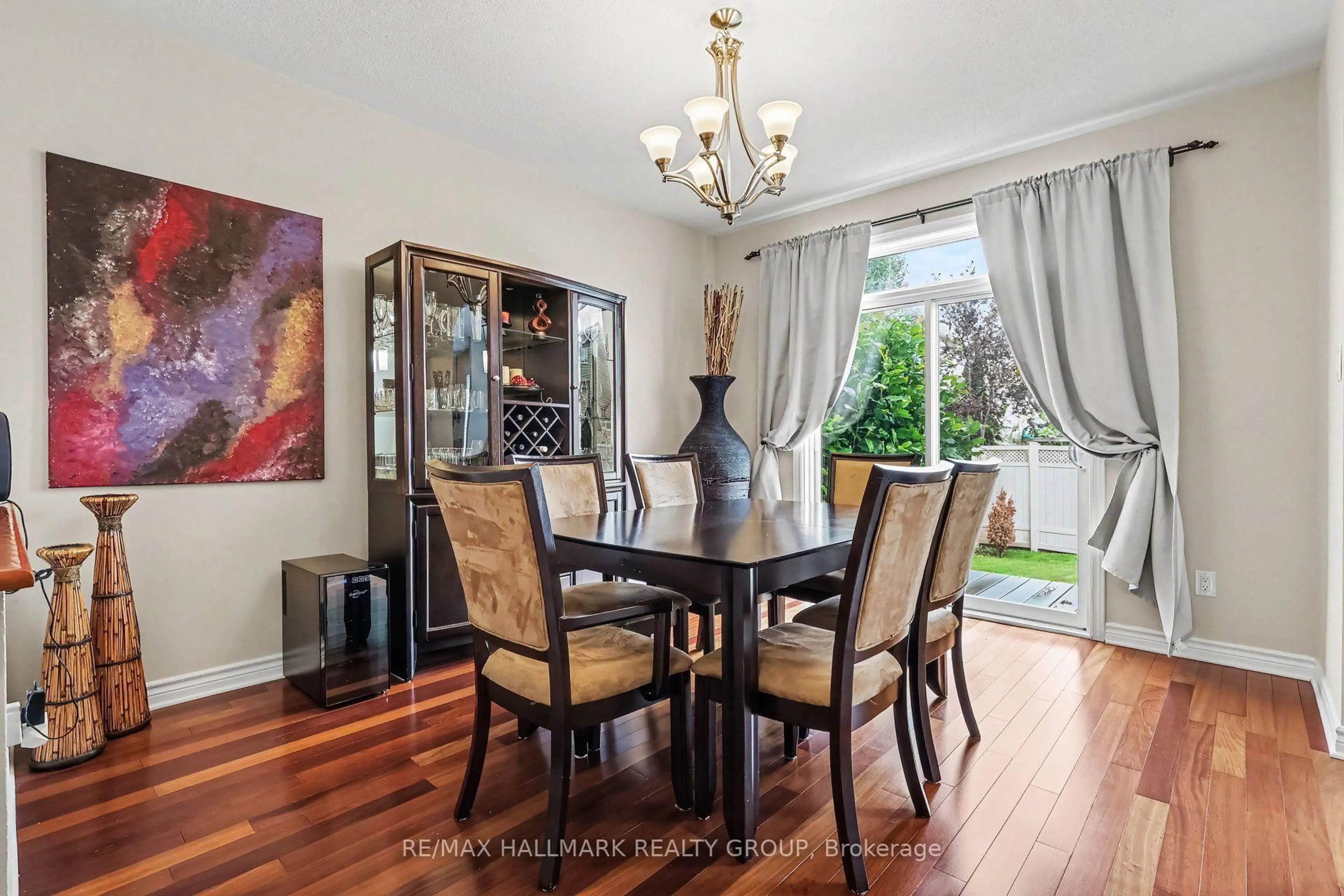 Dining room, wood/laminate floor for 302 Grayburn Way, Ottawa Ontario K2J 0V8