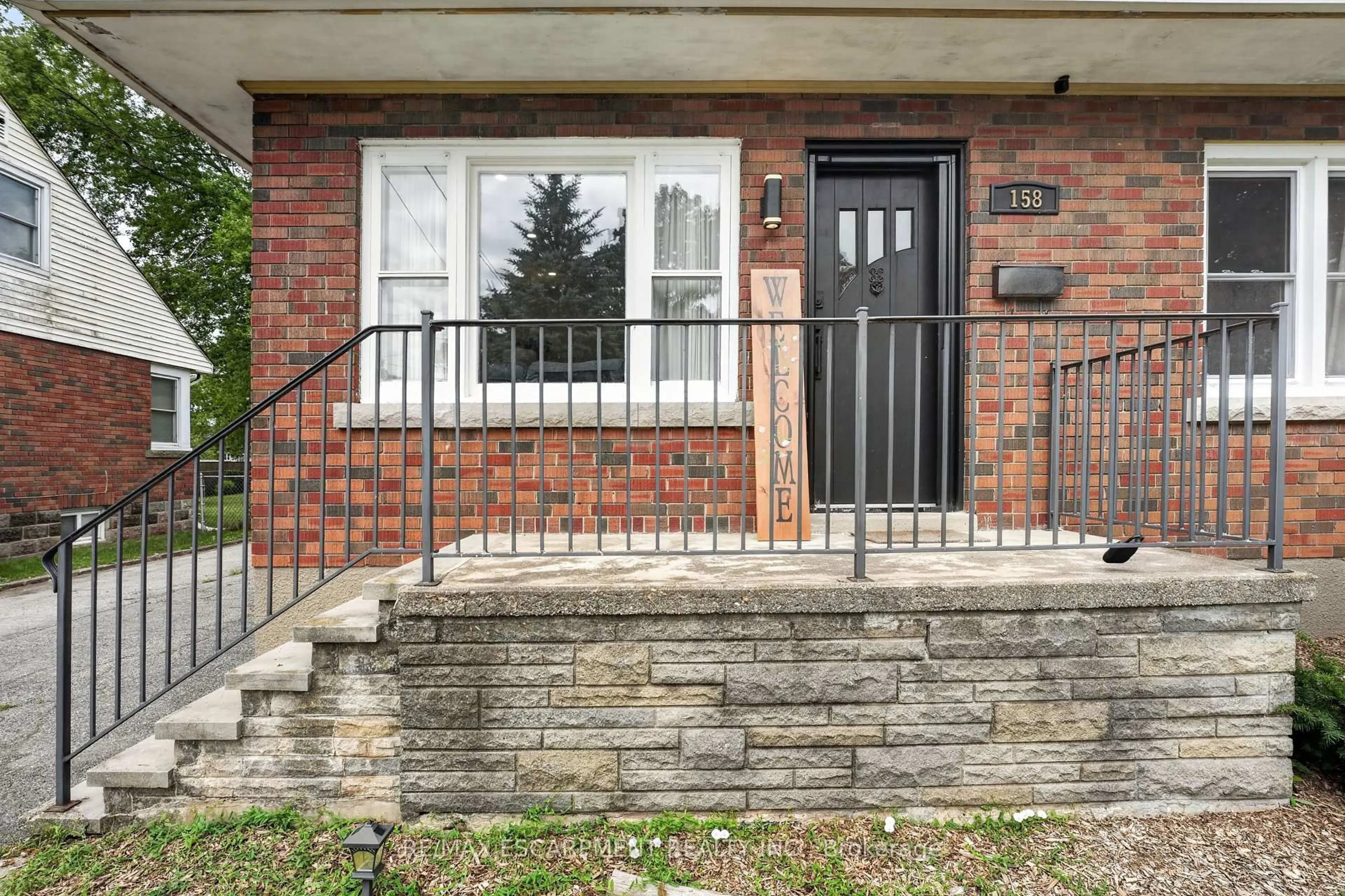 Home with brick exterior material, street for 158 Homewood Ave, Port Colborne Ontario L3K 5M3