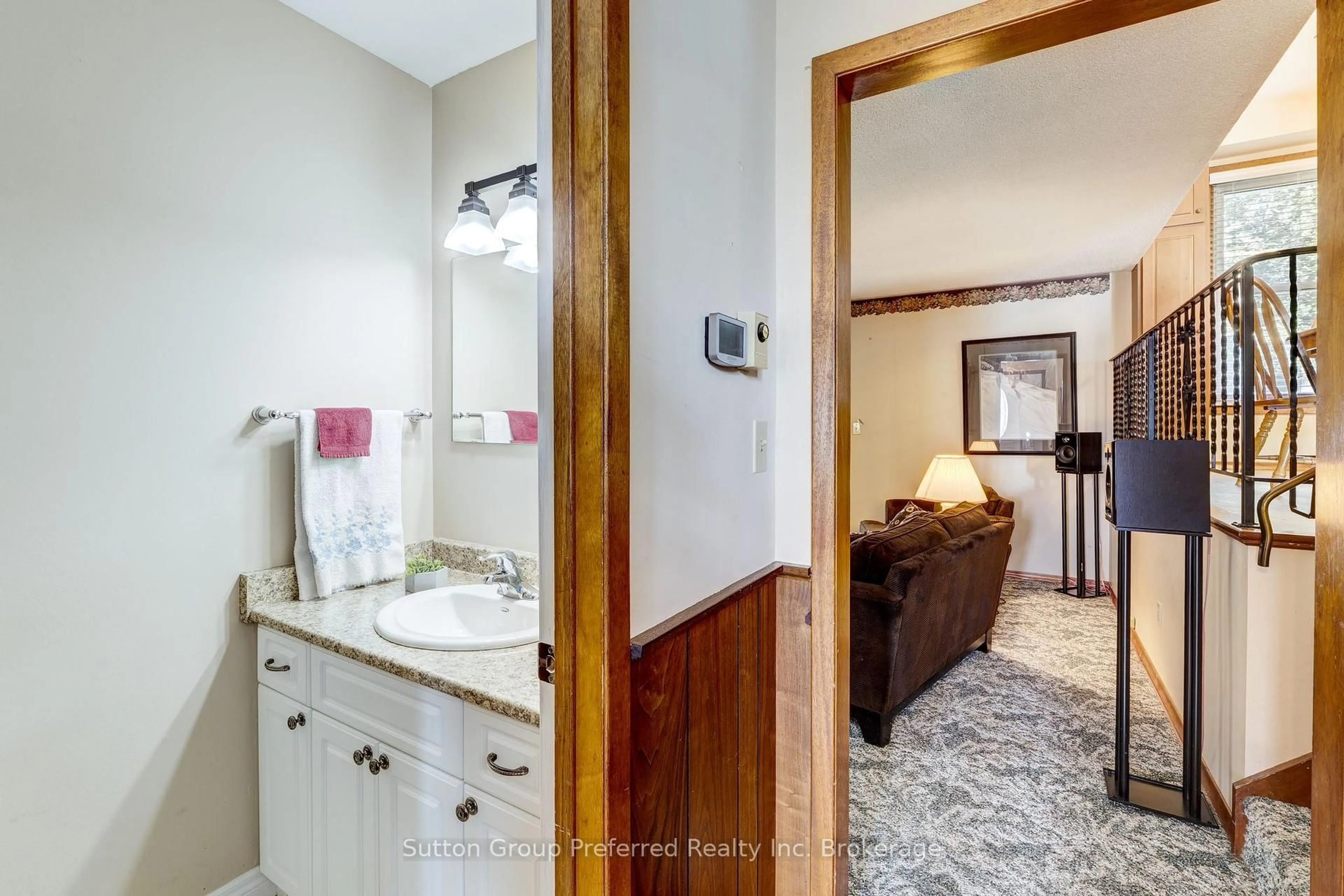 Standard bathroom, ceramic/tile floor for 30 Peers Pl, Woodstock Ontario N4S 8G8