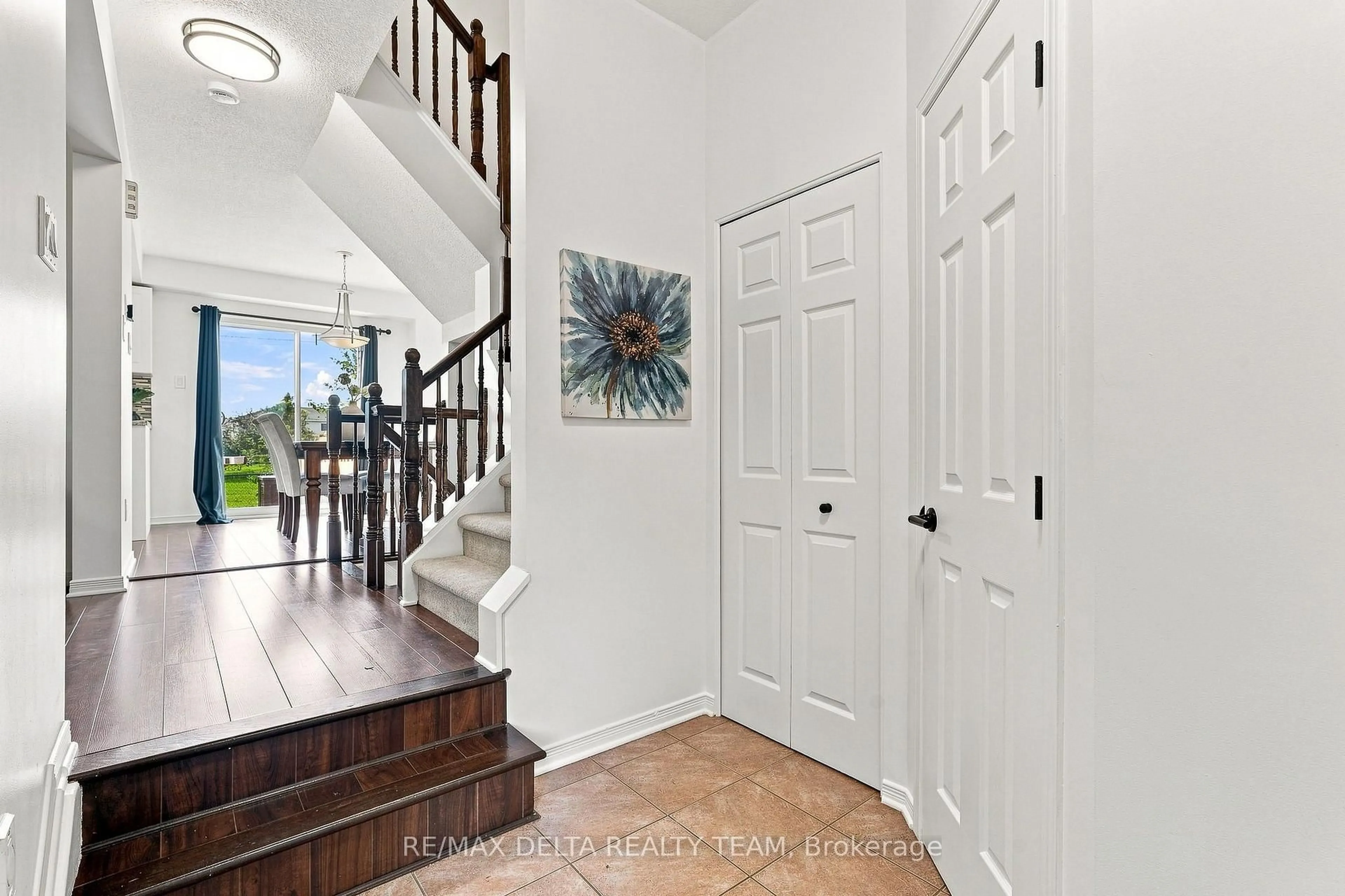 Indoor entryway for 1495 Demeter St, Ottawa Ontario K4A 5C6