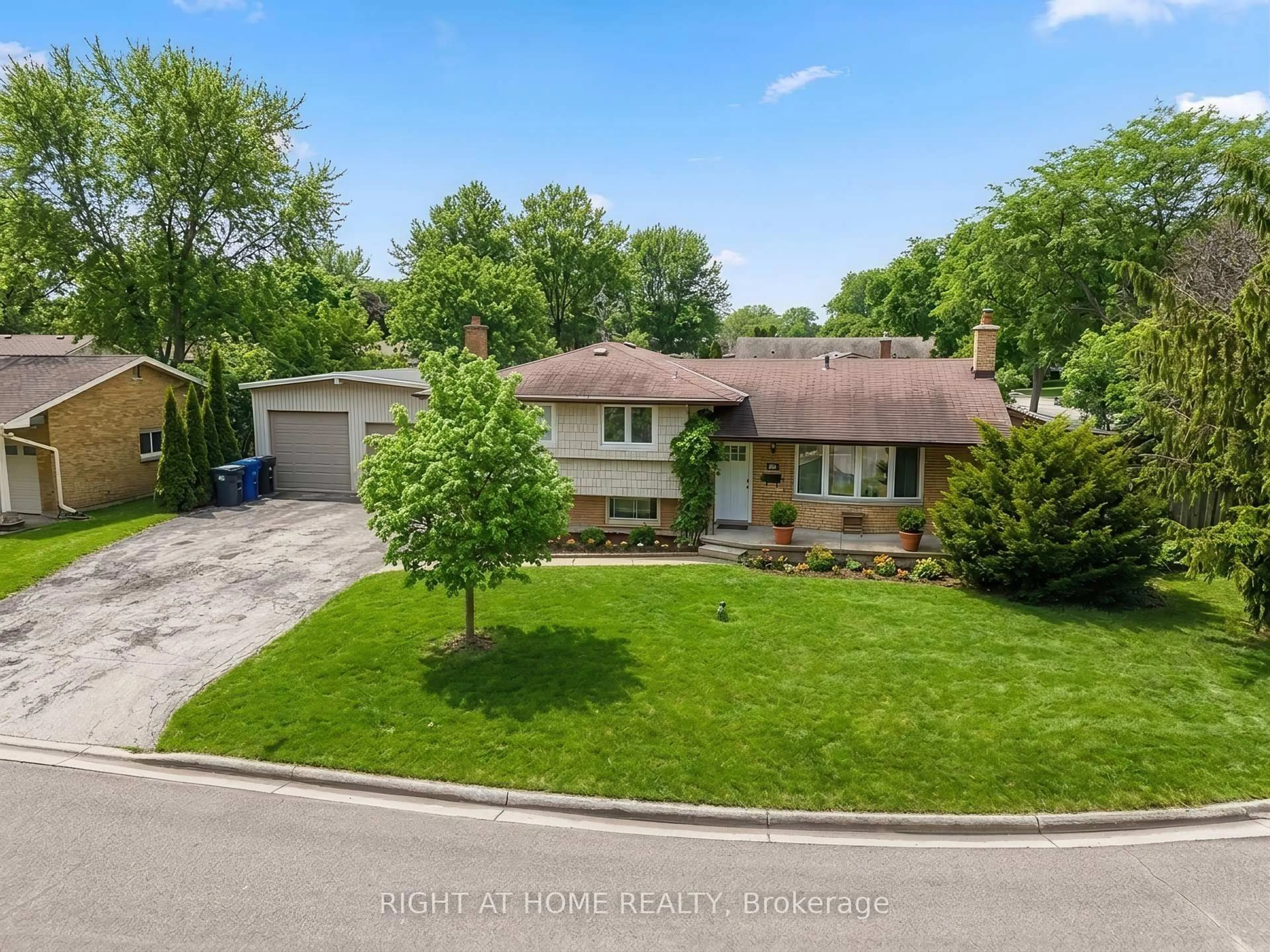A pic from outside/outdoor area/front of a property/back of a property/a pic from drone, street for 68 Downing Cres, London South Ontario N6C 3C8
