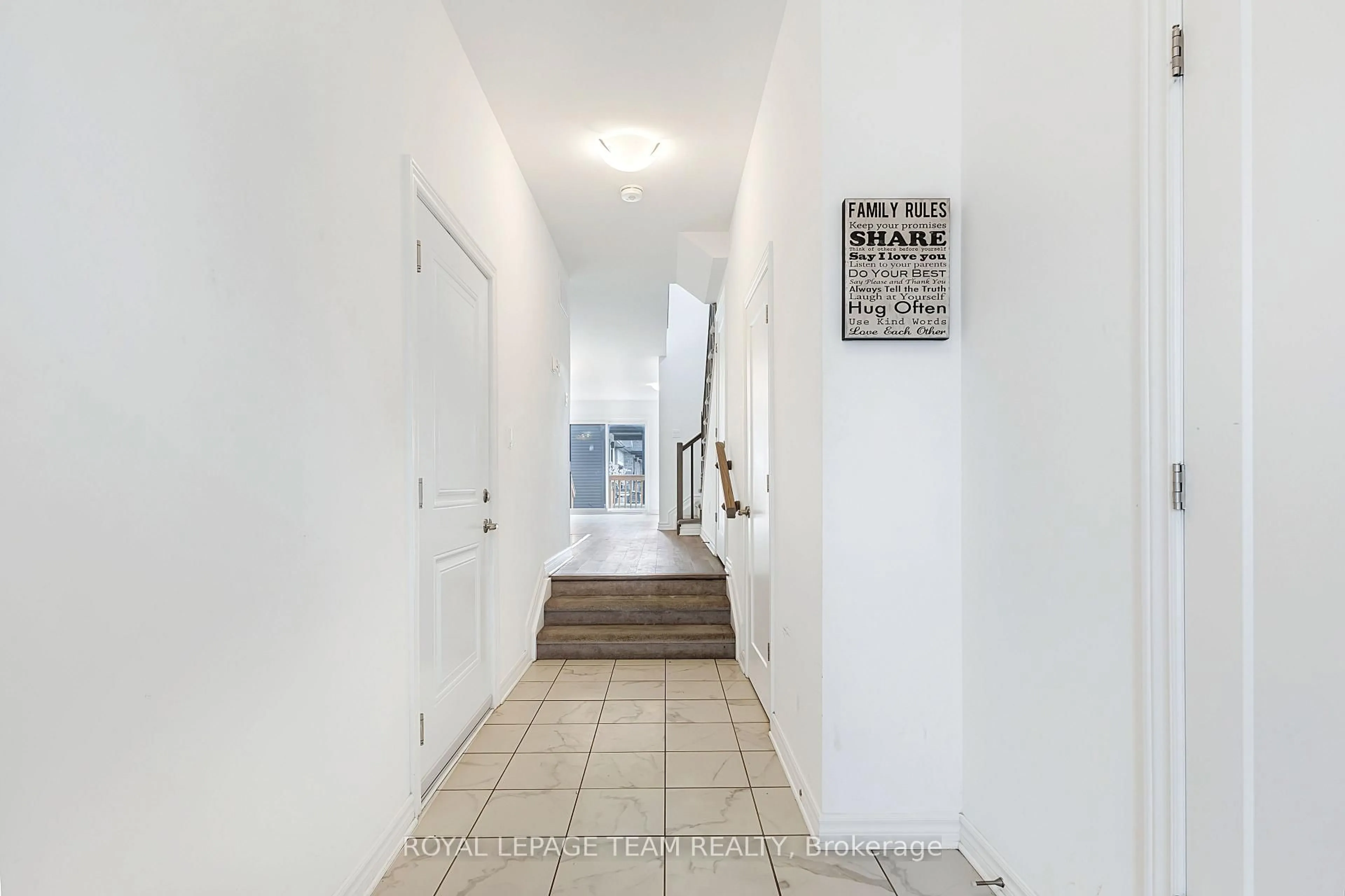 Indoor foyer for 126 Dowdall Circ, Carleton Place Ontario K7C 0S4