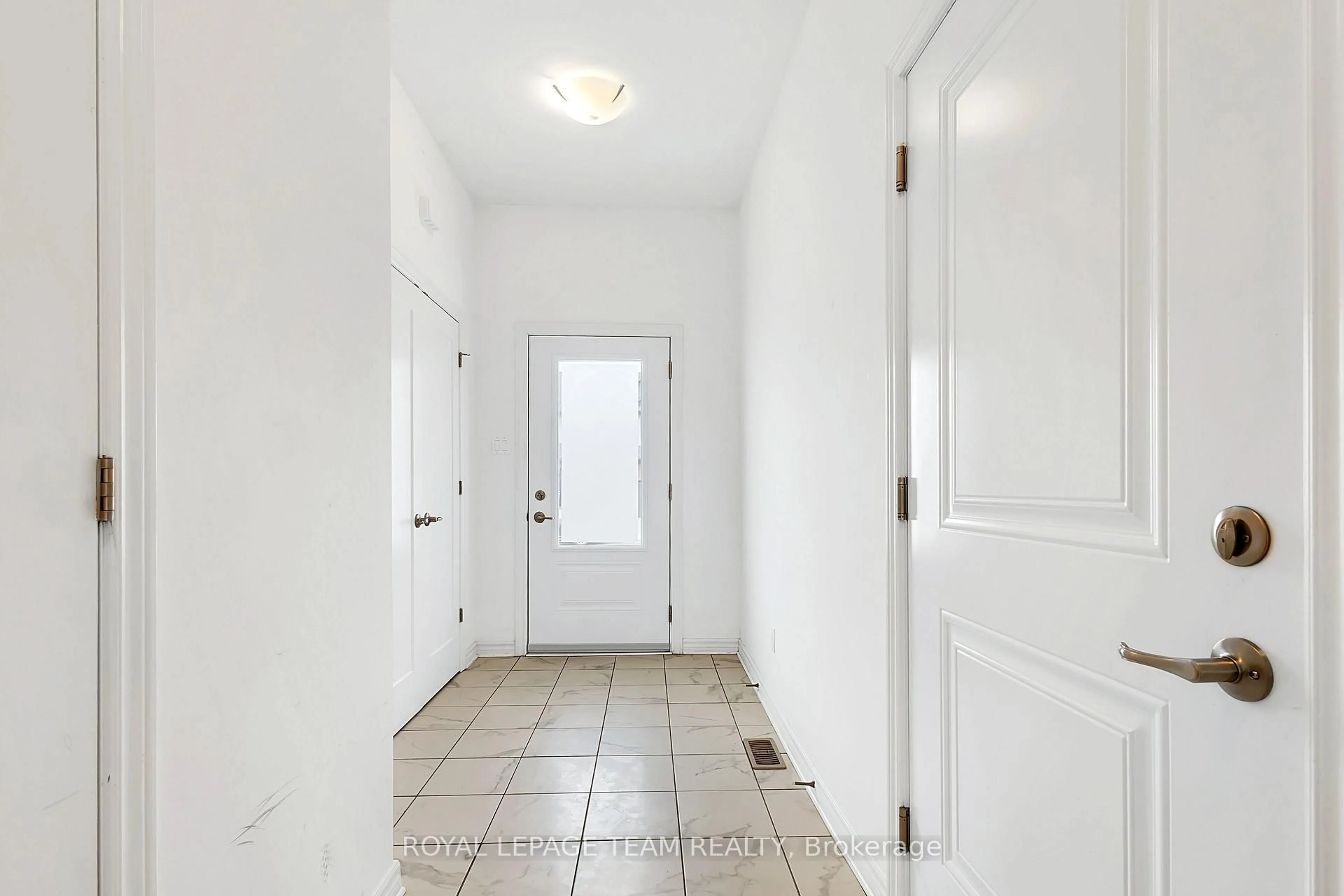 Indoor entryway for 126 Dowdall Circ, Carleton Place Ontario K7C 0S4