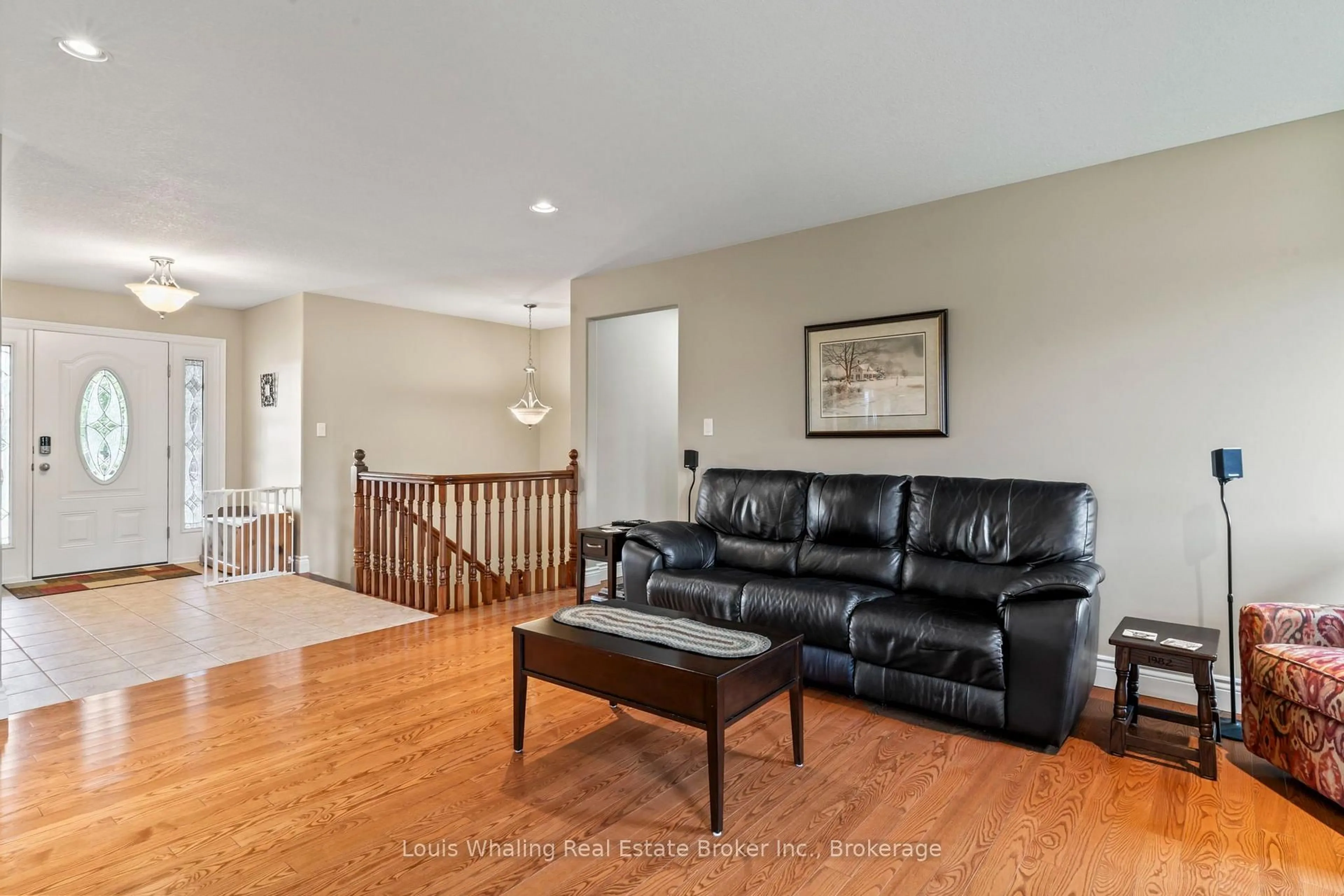 Living room with furniture, unknown for 408 4th St, Hanover Ontario N4N 3V1