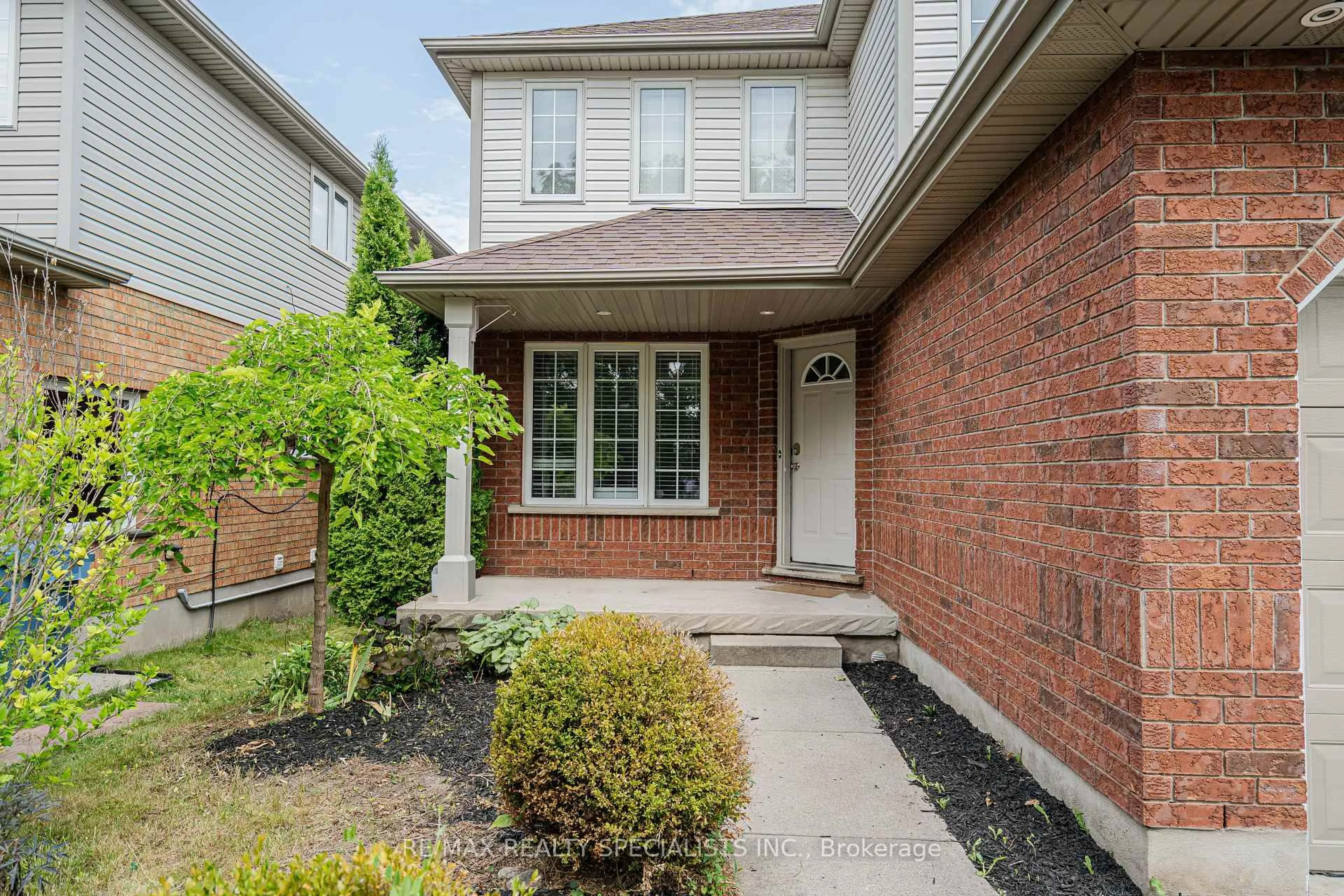 Home with brick exterior material, street for 236 SUMMERFIELD Dr, Guelph Ontario N1L 1L5