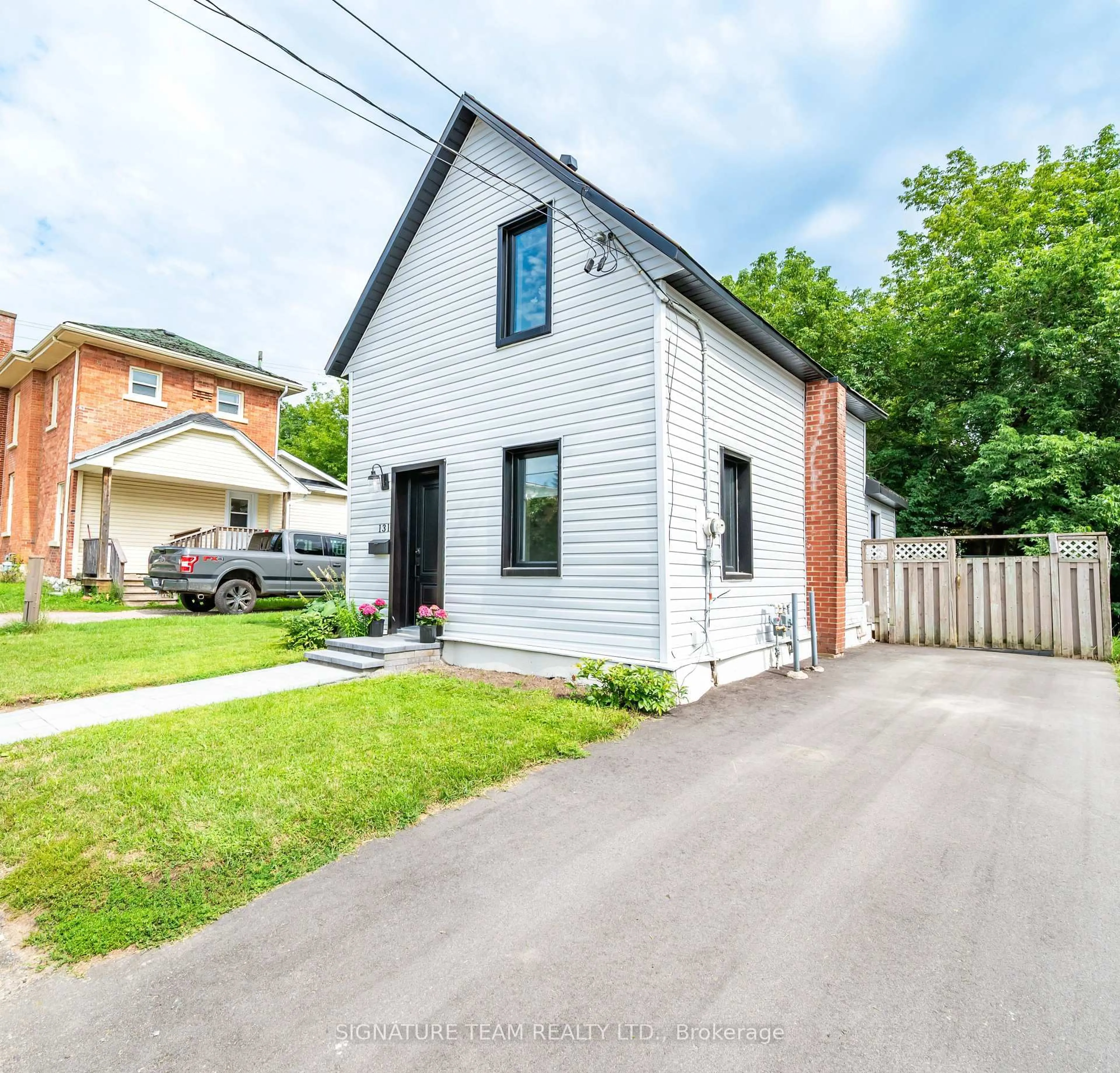 A pic from outside/outdoor area/front of a property/back of a property/a pic from drone, street for 131 Patrick Ave, Renfrew Ontario K7V 3H3