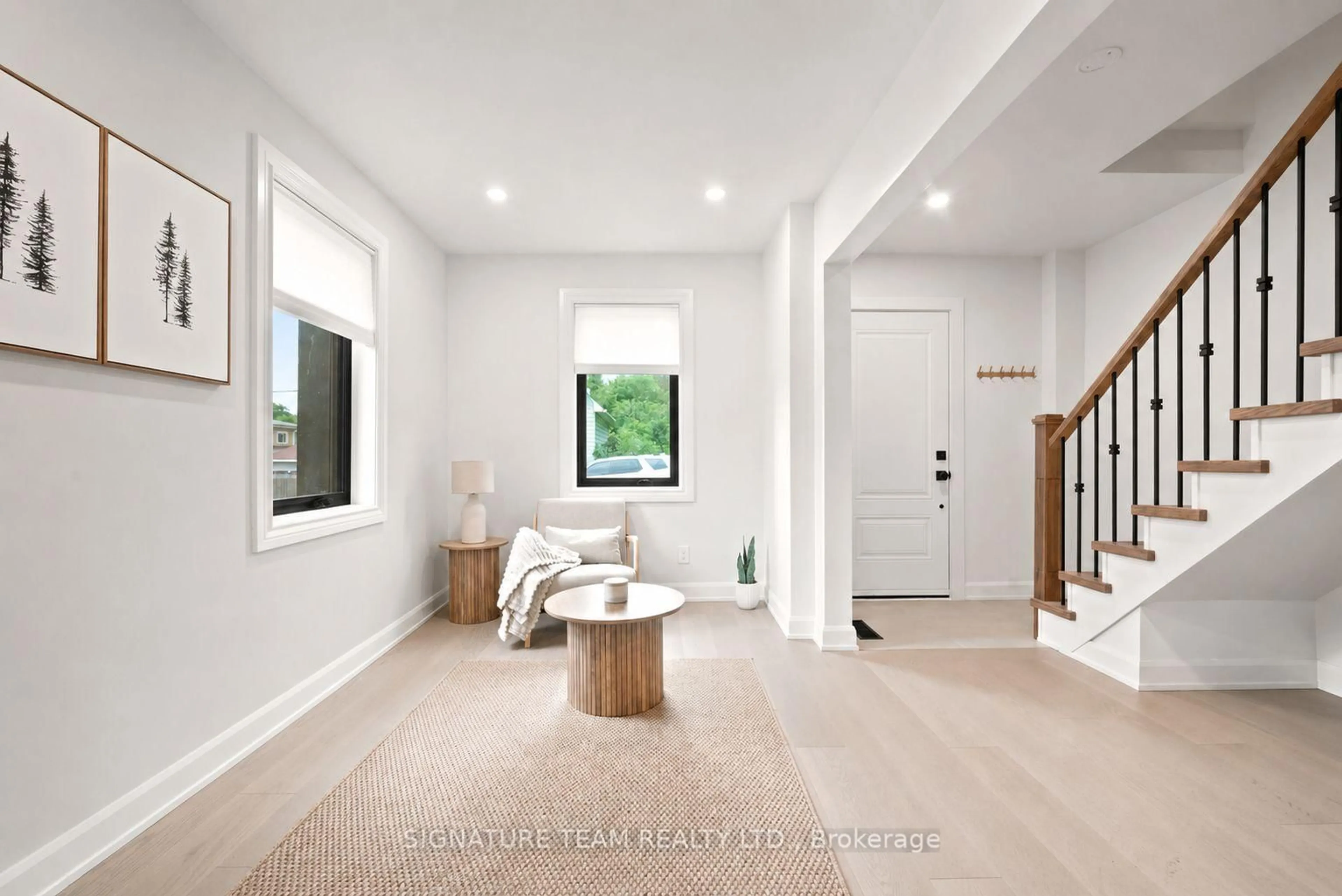 Indoor entryway for 131 Patrick Ave, Renfrew Ontario K7V 3H3