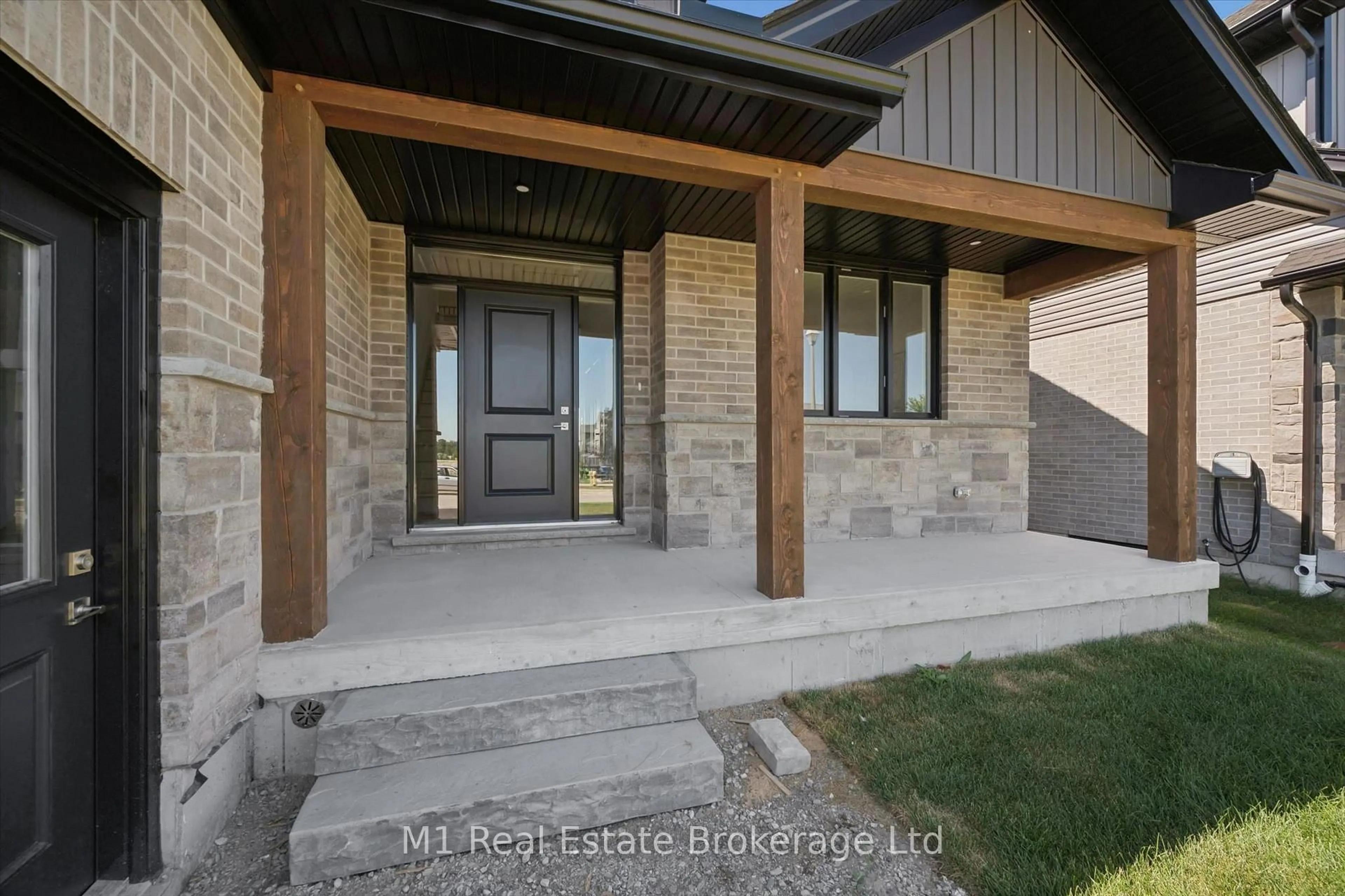 Indoor entryway for 74 Bedell Dr, Mapleton Ontario N0G 1P0