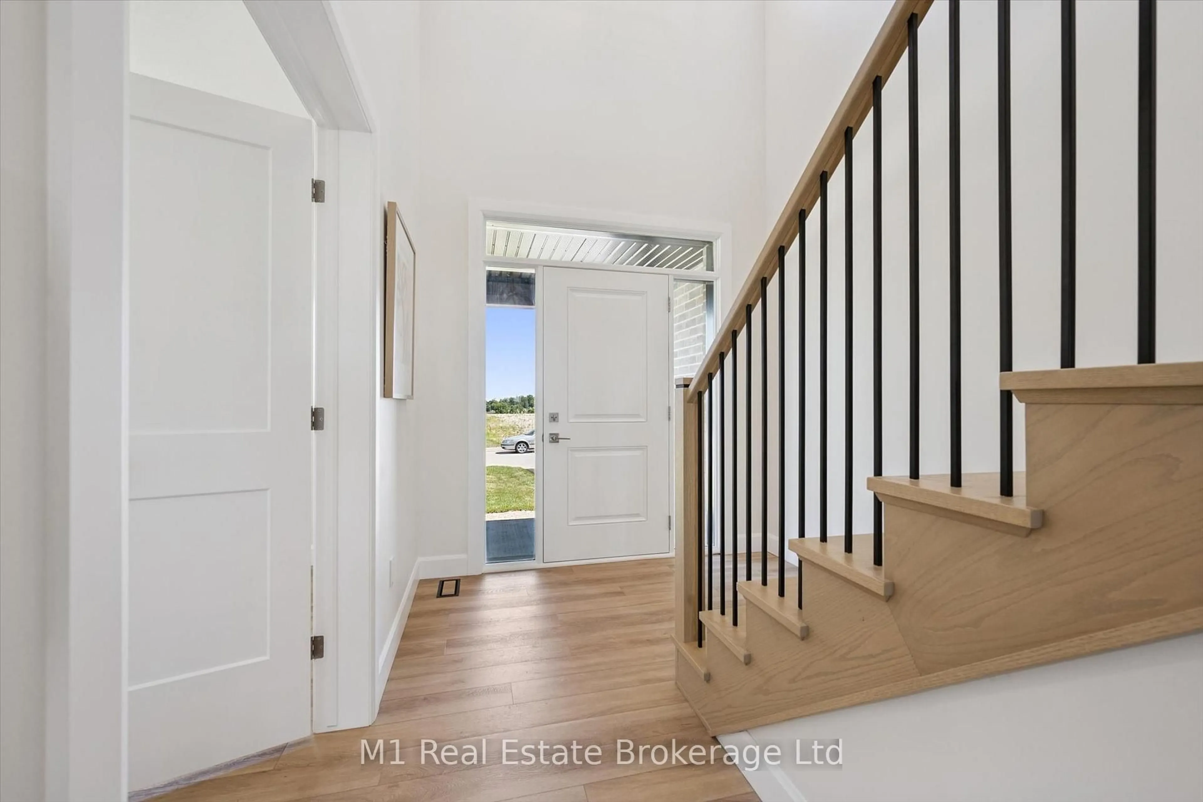 Indoor entryway for 74 Bedell Dr, Mapleton Ontario N0G 1P0