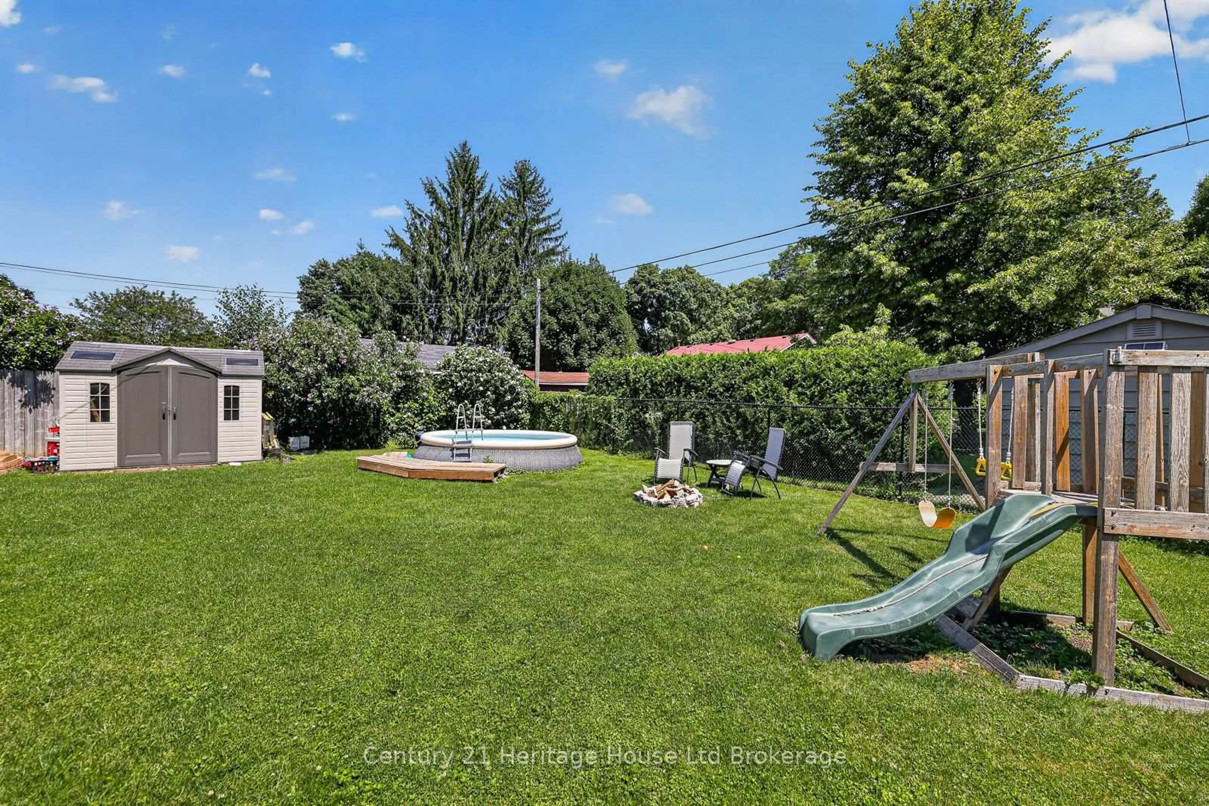 A pic from outside/outdoor area/front of a property/back of a property/a pic from drone, water/lake/river/ocean view for 138 Lyndale Cres, Woodstock Ontario N4S 7S9