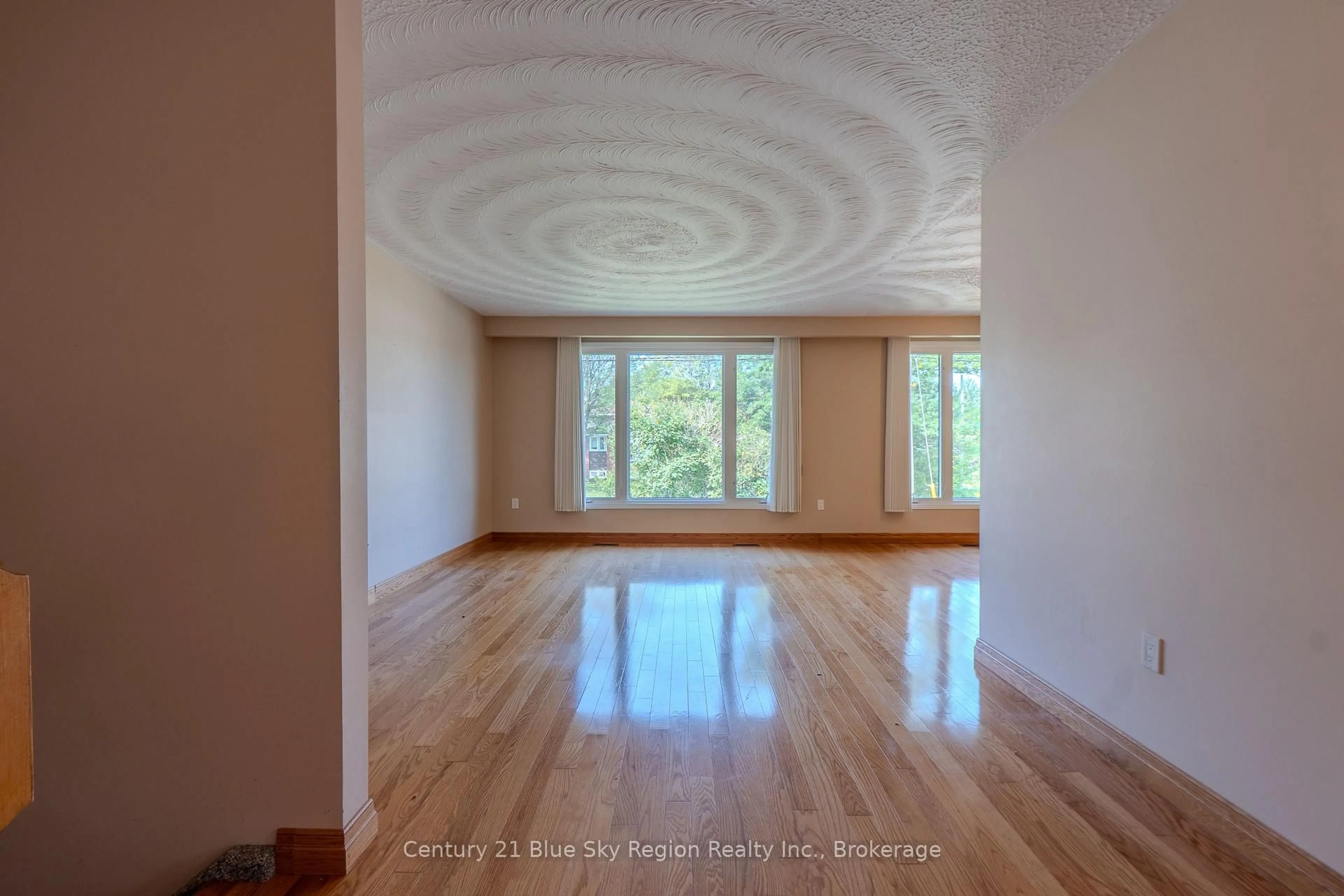 Indoor foyer for 162 Greenhill Ave, North Bay Ontario P1C 1H8