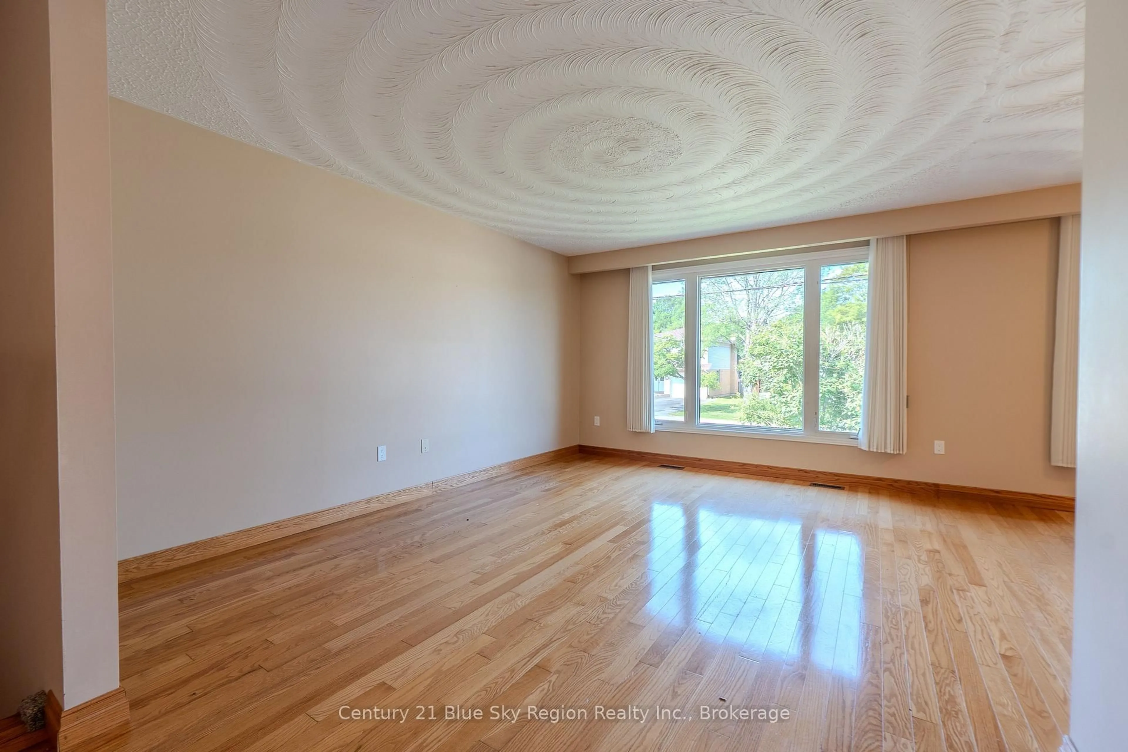 A pic of a room for 162 Greenhill Ave, North Bay Ontario P1C 1H8