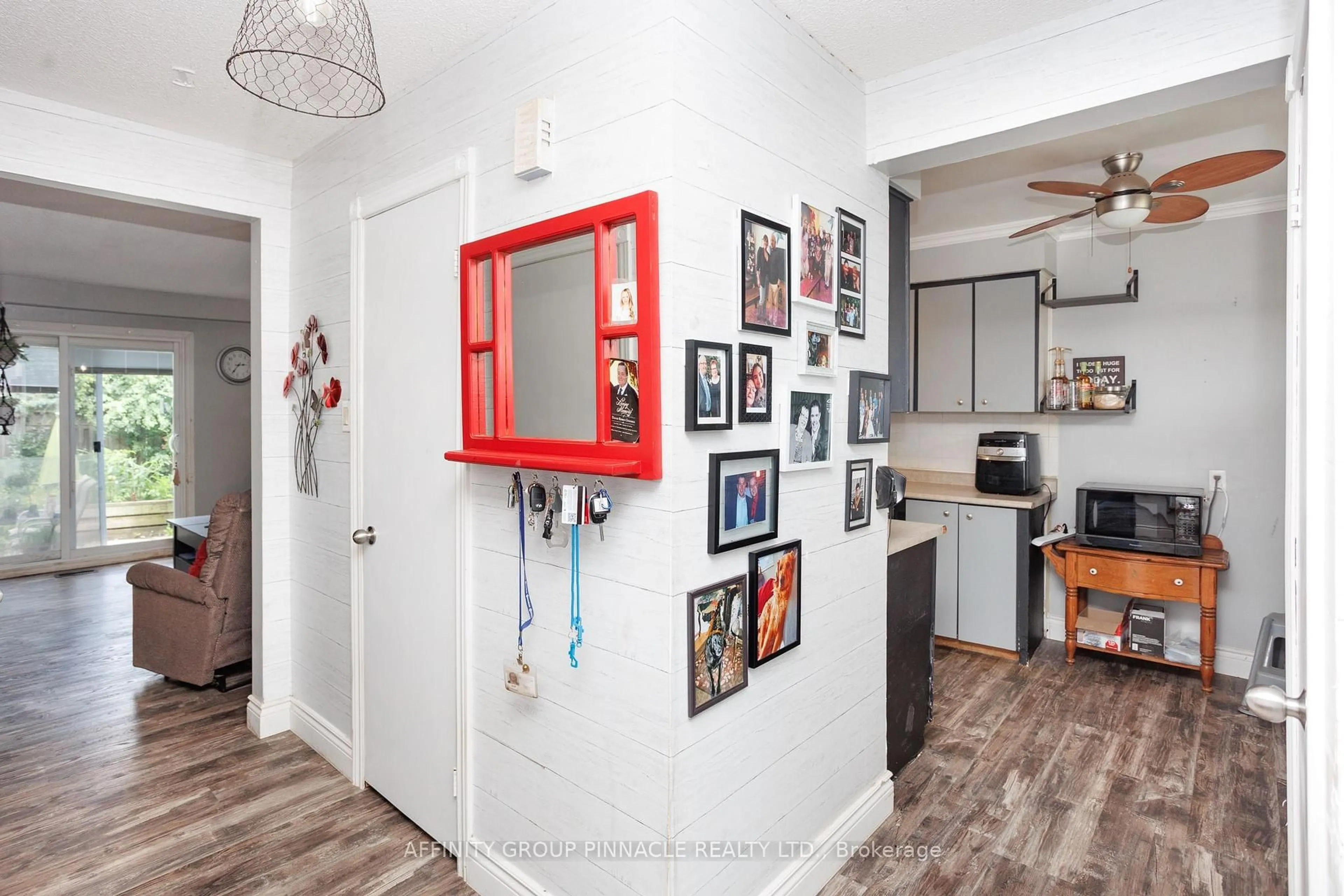 Indoor entryway for 53 Birch Crt, Kawartha Lakes Ontario K9V 5J3