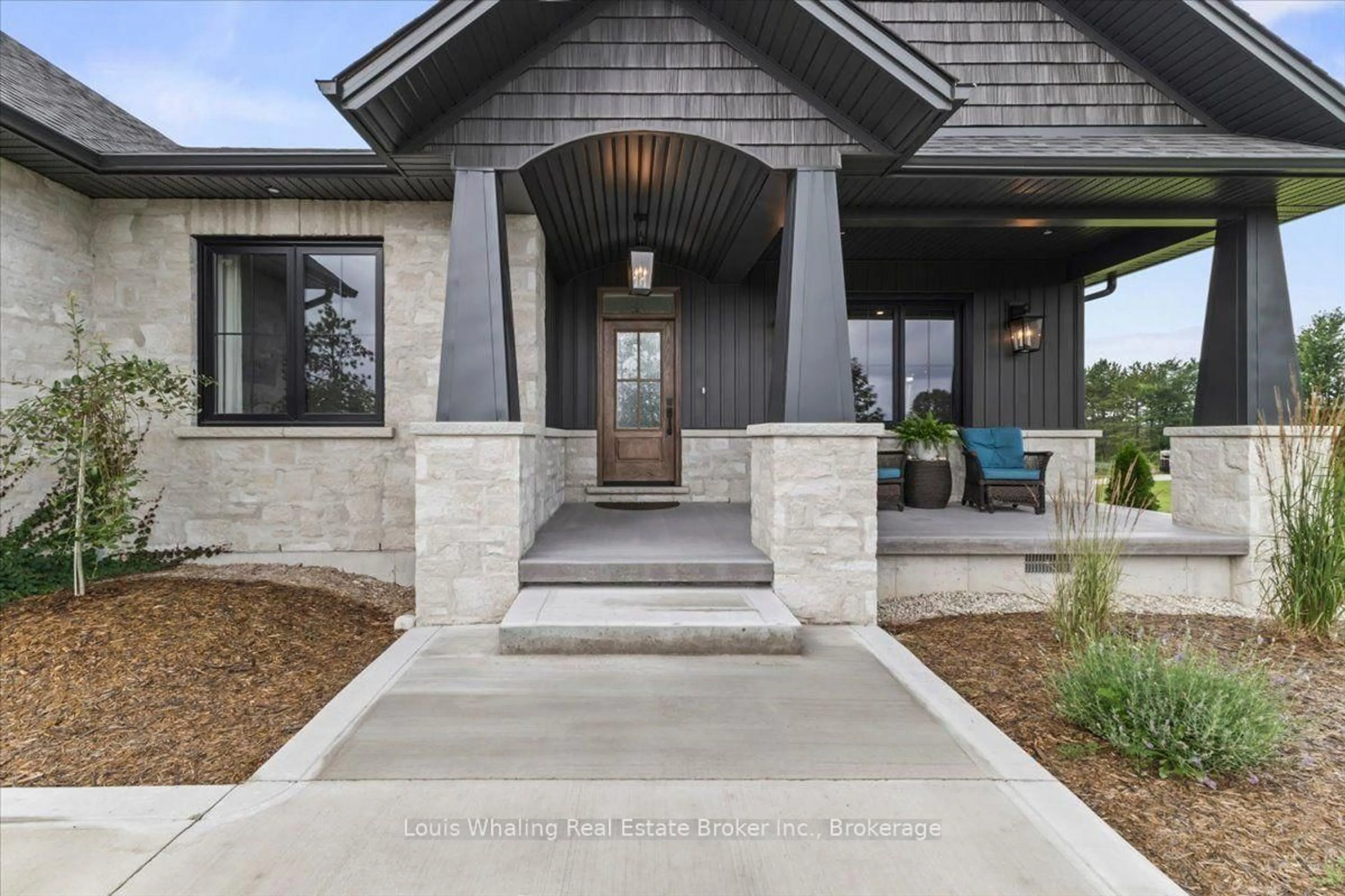 Indoor entryway for 034404 5th NDR Sdrd, West Grey Ontario N0G 1S0