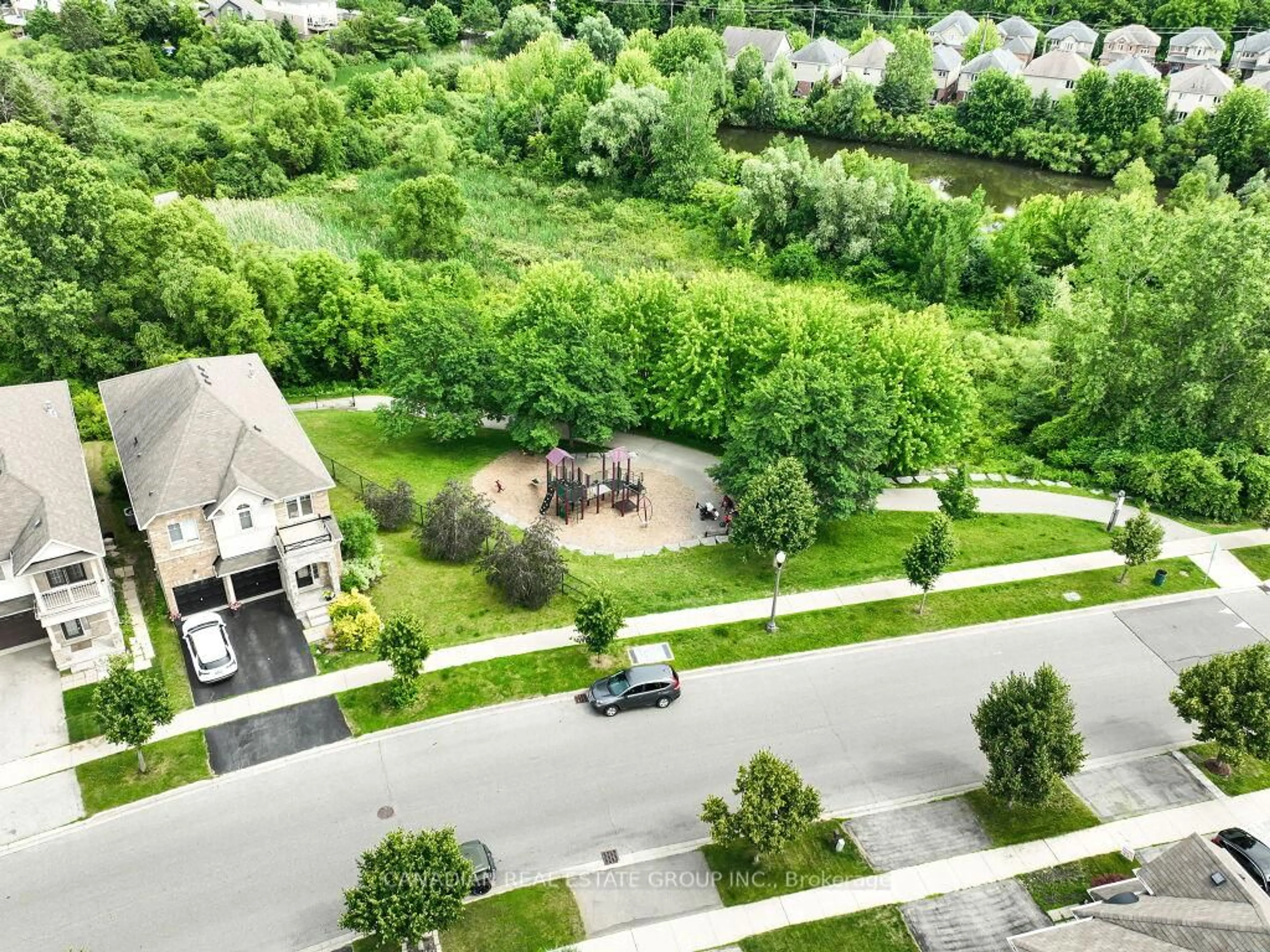 A pic from outside/outdoor area/front of a property/back of a property/a pic from drone, street for 58 Forest Creek Dr, Kitchener Ontario N2R 0B4