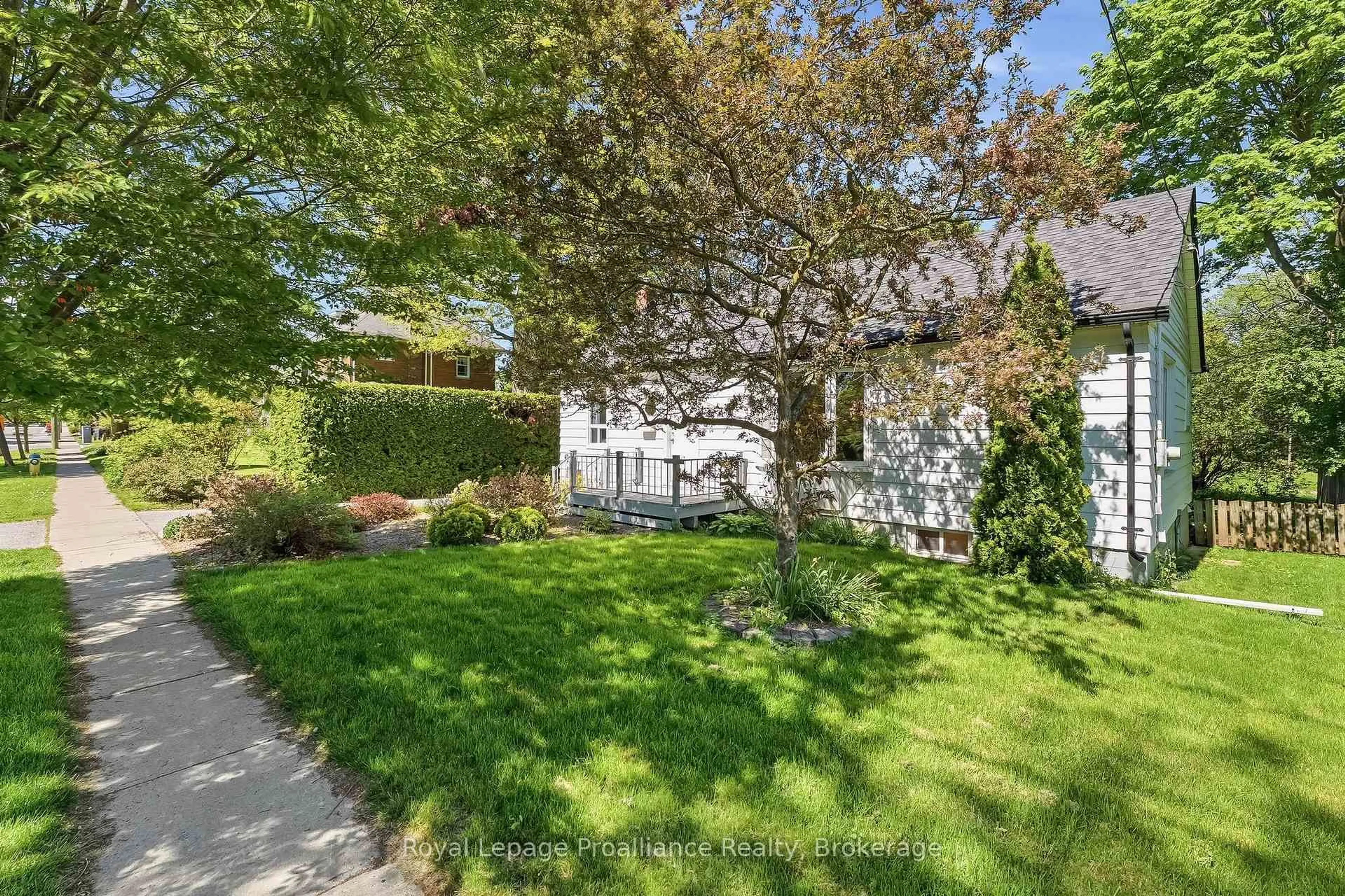 A pic from outside/outdoor area/front of a property/back of a property/a pic from drone, street for 29 Bramley St, Port Hope Ontario L1A 3J9