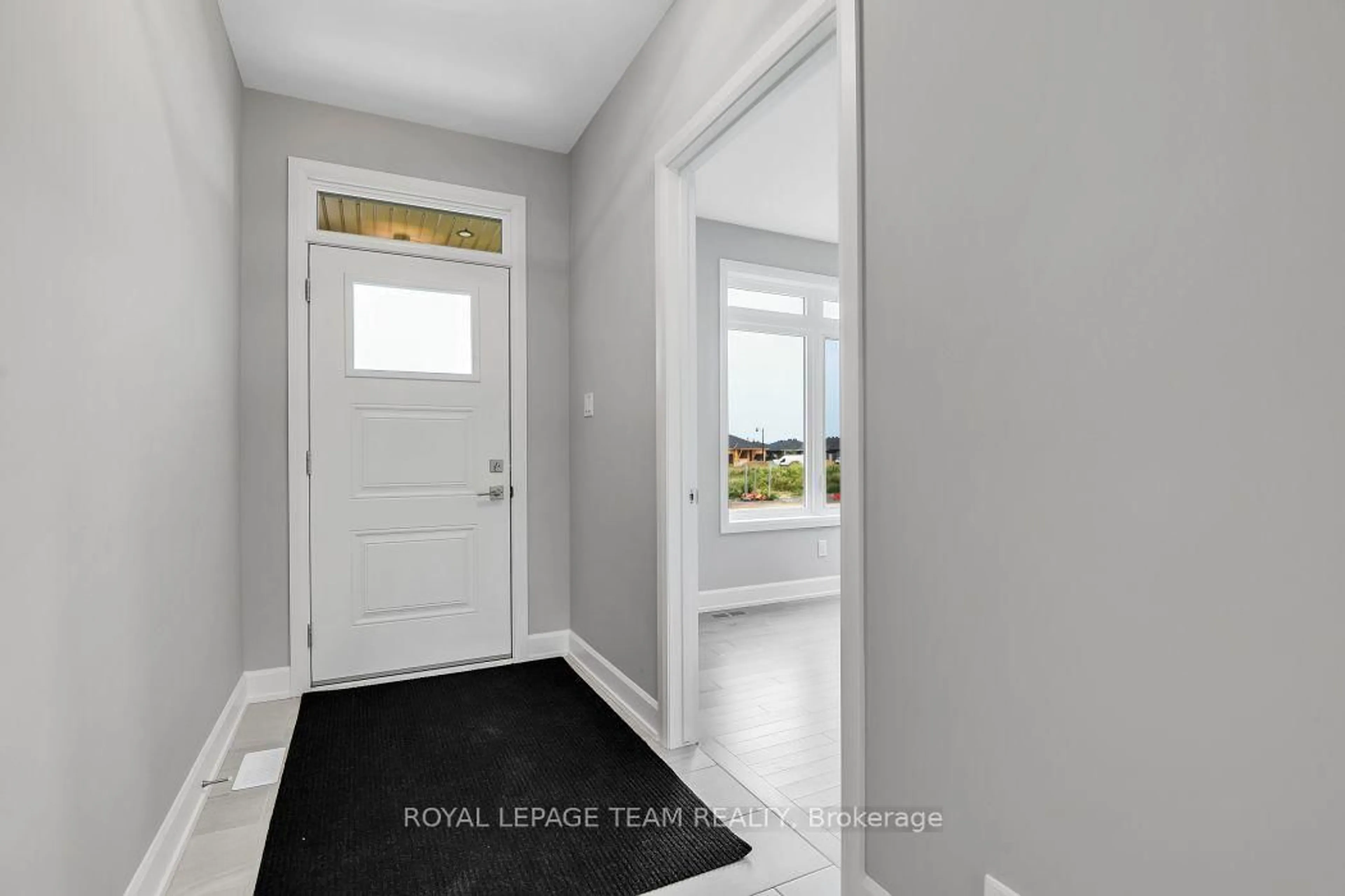 Indoor entryway for 1173 Potter Dr, Brockville Ontario K6V 0G8