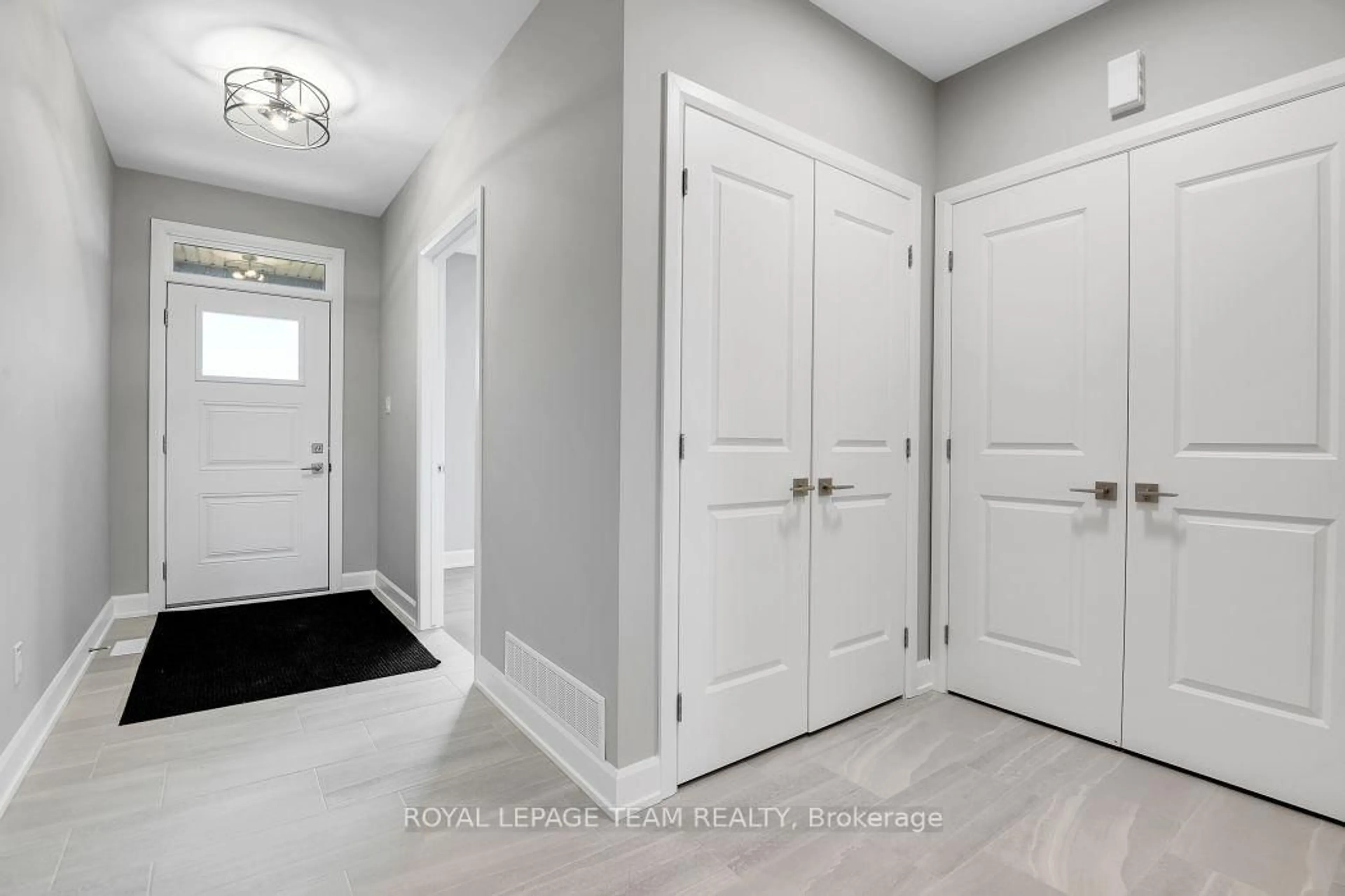 Indoor entryway for 1173 Potter Dr, Brockville Ontario K6V 0G8